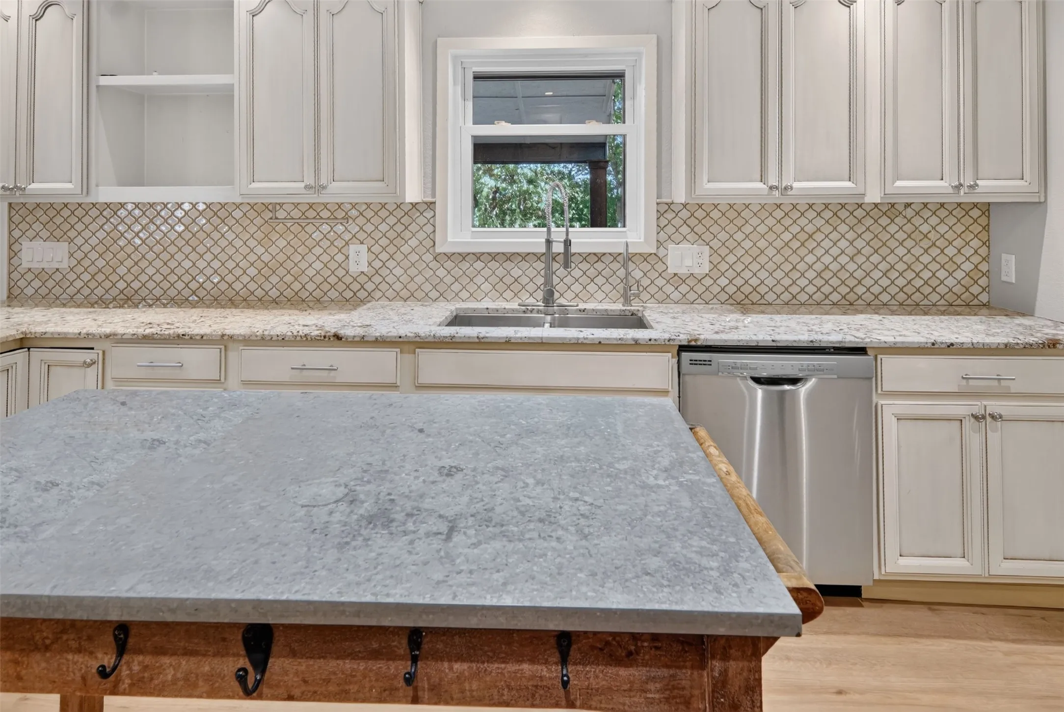 Wonderful kitchen for entertaining family and friends