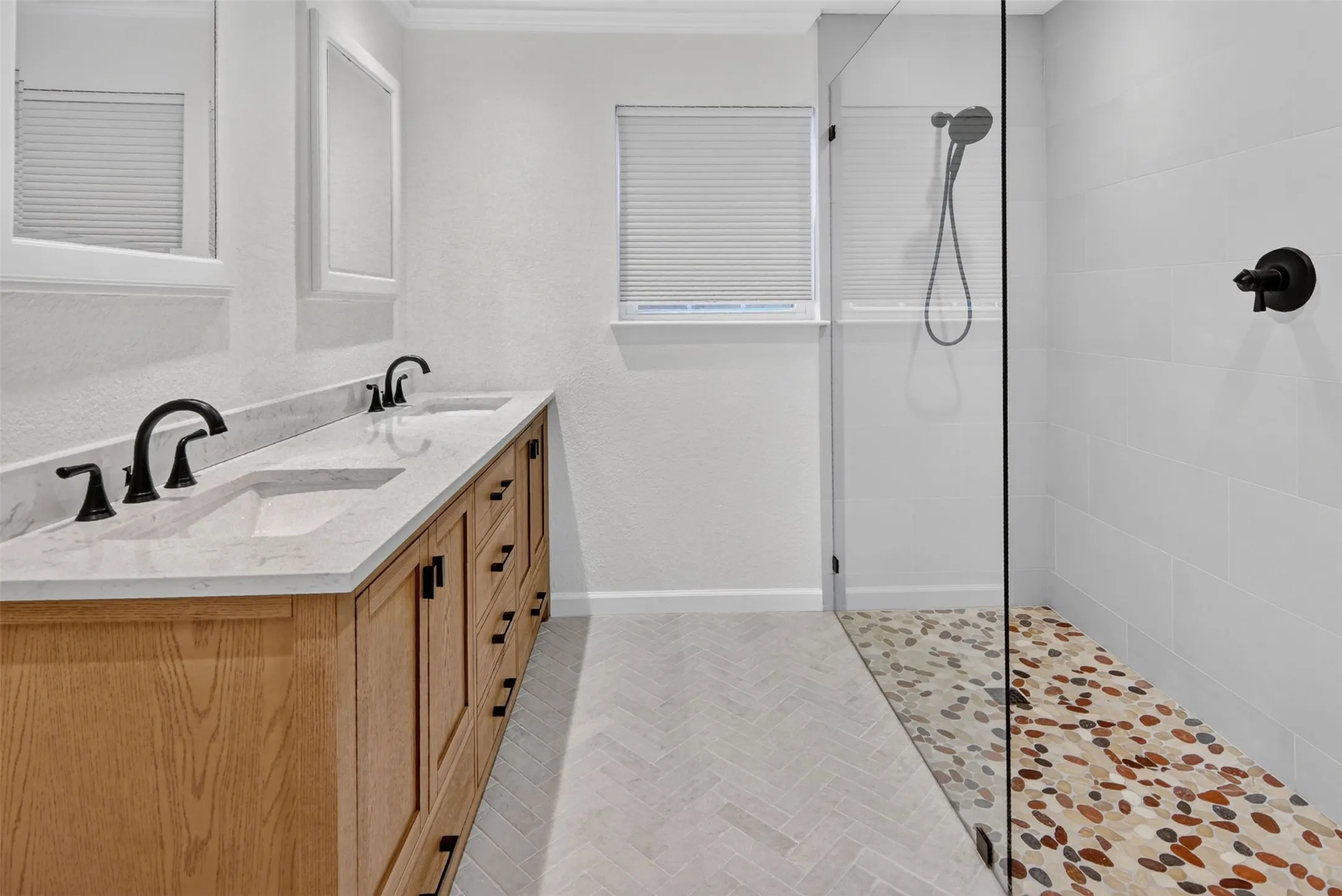 Double sinks, an amazing walk in shower