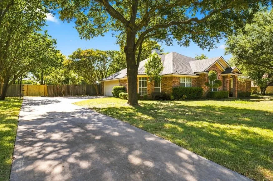 Single Family Residence For Sale in Mc Lennan County , 512 Meadowland Drive, Waco, Texas 76657, 4 Bedroom, 2 Bathroom, 2 Garage spaces, 2,154 Sqft, built in 1994, mls#21363829, Real Estate Agent in Waco, Homes For Sale in Mc Lennan county, Homes For Sale in Waco, Realtor in Waco Texas, Real Estate Brokerage Independent Realty Texas, Luminita Cordes Realtor