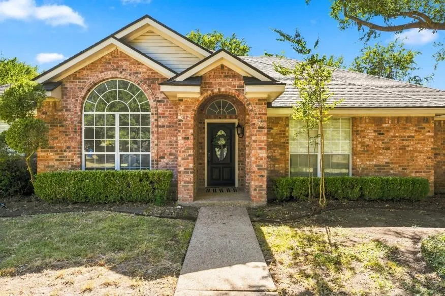 Single Family Residence For Sale in Mc Lennan County , 512 Meadowland Drive, Waco, Texas 76657, 4 Bedroom, 2 Bathroom, 2 Garage spaces, 2,154 Sqft, built in 1994, mls#21363829, Real Estate Agent in Waco, Homes For Sale in Mc Lennan county, Homes For Sale in Waco, Realtor in Waco Texas, Real Estate Brokerage Independent Realty Texas, Luminita Cordes Realtor