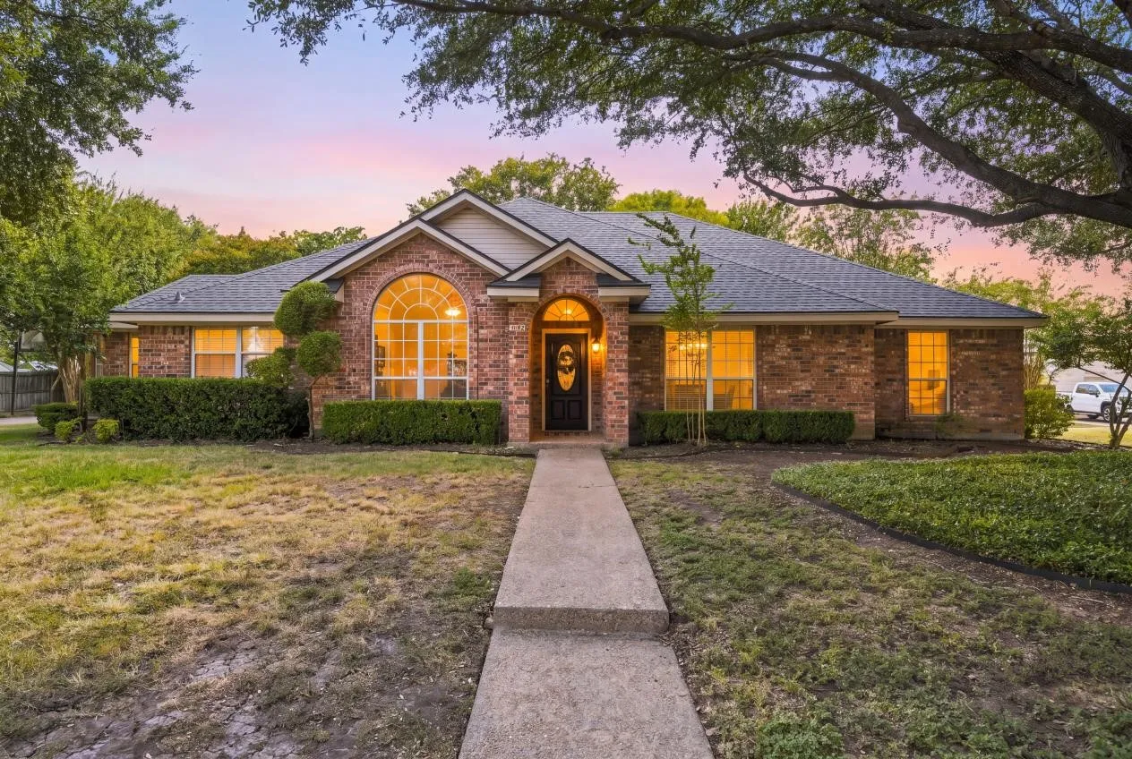 Single Family Residence For Sale in Mc Lennan County , 512 Meadowland Drive, Waco, Texas 76657, 4 Bedroom, 2 Bathroom, 2 Garage spaces, 2,154 Sqft, built in 1994, mls#21363829, Real Estate Agent in Waco, Homes For Sale in Mc Lennan county, Homes For Sale in Waco, Realtor in Waco Texas, Real Estate Brokerage Independent Realty Texas, Luminita Cordes Realtor