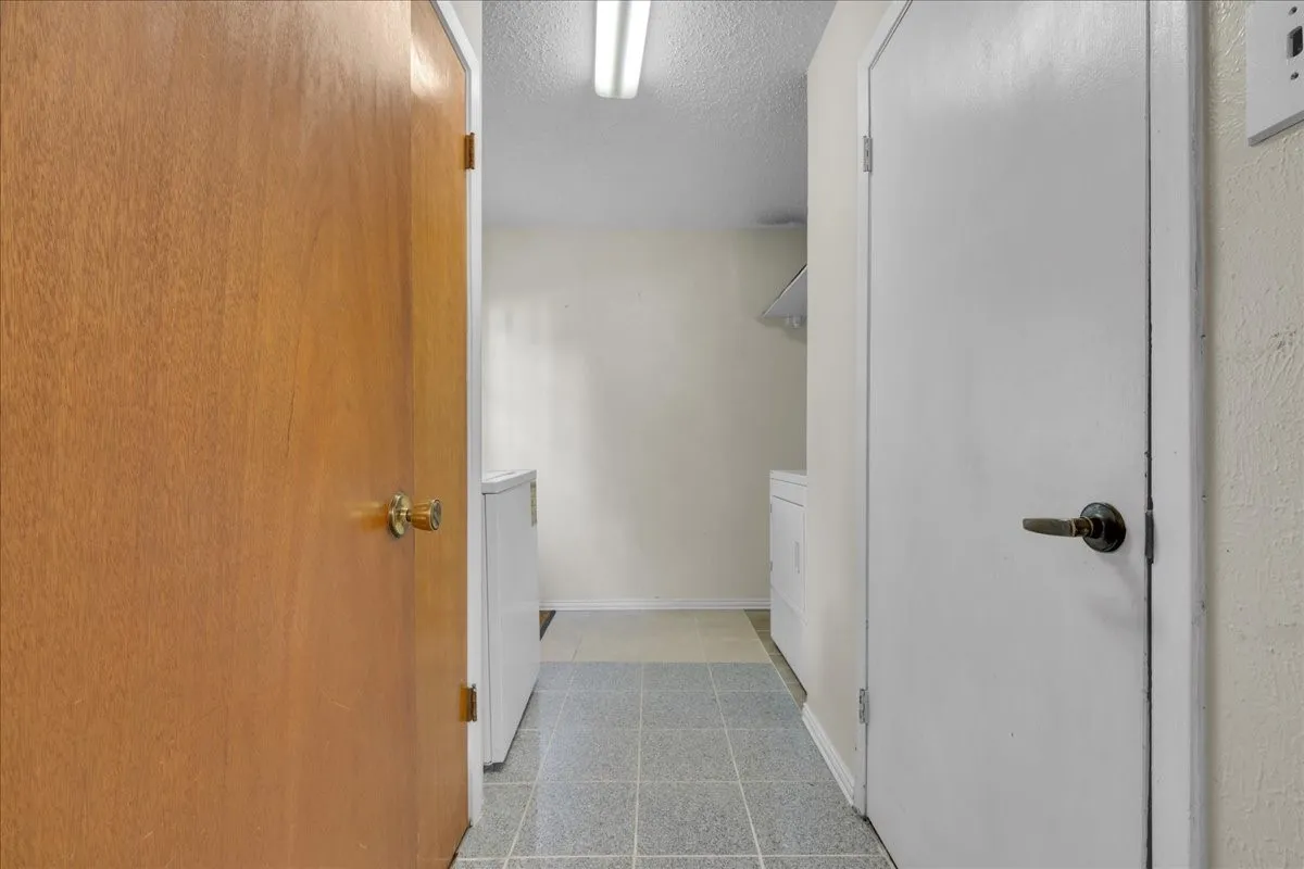 Single Family Residence For Sale in Dallas County , 2210 Starlite Lane, Irving, Texas 75061, 3 Bedroom, 2 Bathroom, Garage spaces, 1,350 Sqft, built in 1964, mls#21356067, Real Estate Agent in Irving, Homes For Sale in Dallas county, Homes For Sale in Irving, Realtor in Irving Texas, Real Estate Brokerage Independent Realty Texas, Luminita Cordes Realtor
