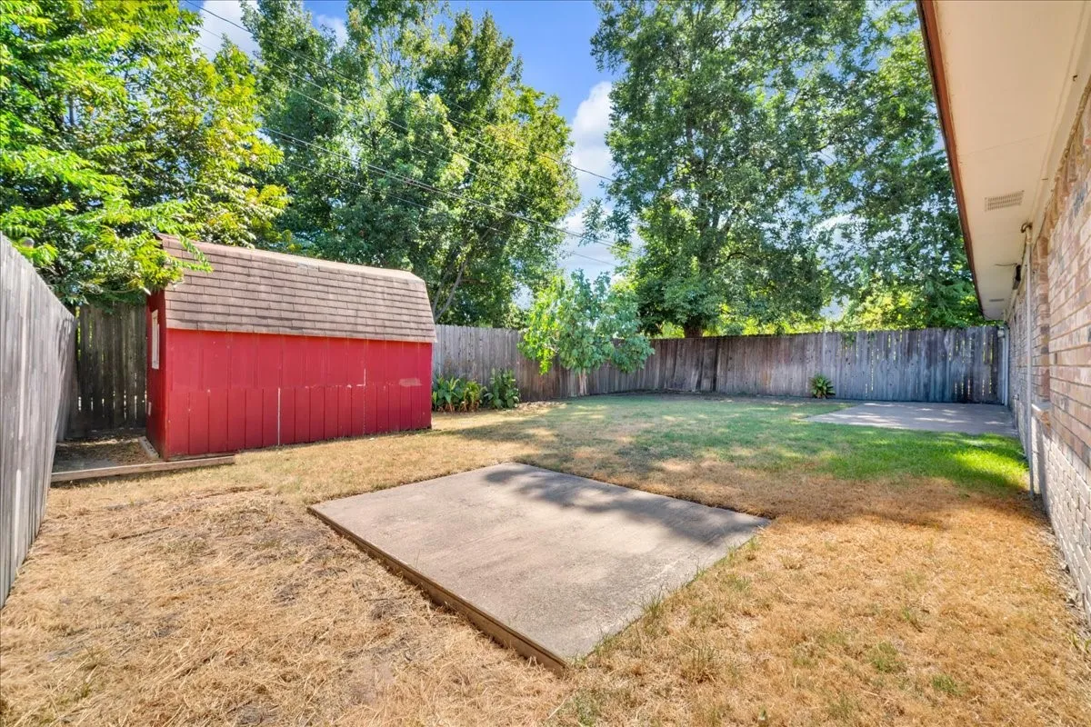 Single Family Residence For Sale in Dallas County , 2210 Starlite Lane, Irving, Texas 75061, 3 Bedroom, 2 Bathroom, Garage spaces, 1,350 Sqft, built in 1964, mls#21356067, Real Estate Agent in Irving, Homes For Sale in Dallas county, Homes For Sale in Irving, Realtor in Irving Texas, Real Estate Brokerage Independent Realty Texas, Luminita Cordes Realtor