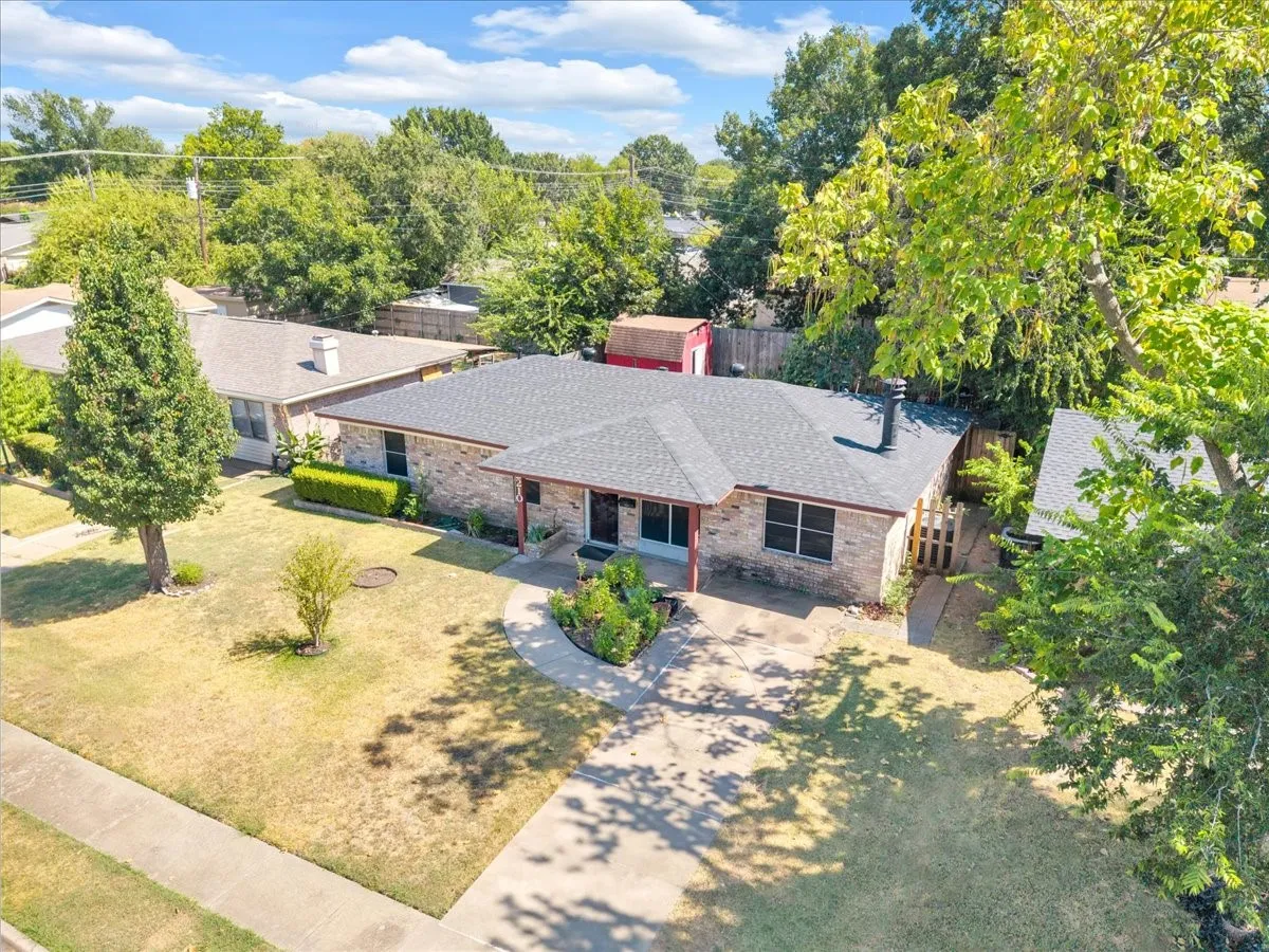 Single Family Residence For Sale in Dallas County , 2210 Starlite Lane, Irving, Texas 75061, 3 Bedroom, 2 Bathroom, Garage spaces, 1,350 Sqft, built in 1964, mls#21356067, Real Estate Agent in Irving, Homes For Sale in Dallas county, Homes For Sale in Irving, Realtor in Irving Texas, Real Estate Brokerage Independent Realty Texas, Luminita Cordes Realtor
