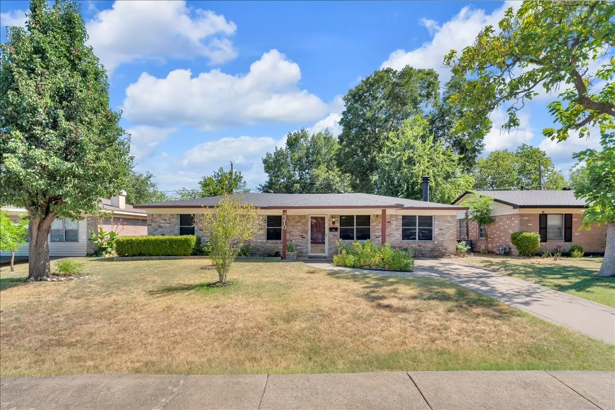 Single Family Residence For Sale in Dallas County , 2210 Starlite Lane, Irving, Texas 75061, 3 Bedroom, 2 Bathroom, Garage spaces, 1,350 Sqft, built in 1964, mls#21356067, Real Estate Agent in Irving, Homes For Sale in Dallas county, Homes For Sale in Irving, Realtor in Irving Texas, Real Estate Brokerage Independent Realty Texas, Luminita Cordes Realtor