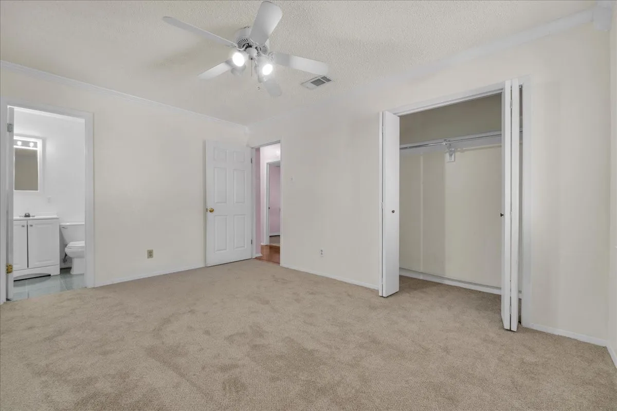 Single Family Residence For Sale in Dallas County , 2210 Starlite Lane, Irving, Texas 75061, 3 Bedroom, 2 Bathroom, Garage spaces, 1,350 Sqft, built in 1964, mls#21356067, Real Estate Agent in Irving, Homes For Sale in Dallas county, Homes For Sale in Irving, Realtor in Irving Texas, Real Estate Brokerage Independent Realty Texas, Luminita Cordes Realtor