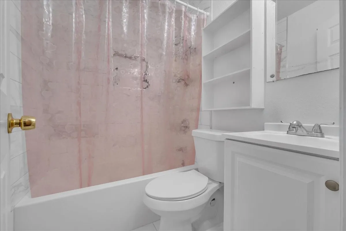 Single Family Residence For Sale in Dallas County , 2210 Starlite Lane, Irving, Texas 75061, 3 Bedroom, 2 Bathroom, Garage spaces, 1,350 Sqft, built in 1964, mls#21356067, Real Estate Agent in Irving, Homes For Sale in Dallas county, Homes For Sale in Irving, Realtor in Irving Texas, Real Estate Brokerage Independent Realty Texas, Luminita Cordes Realtor