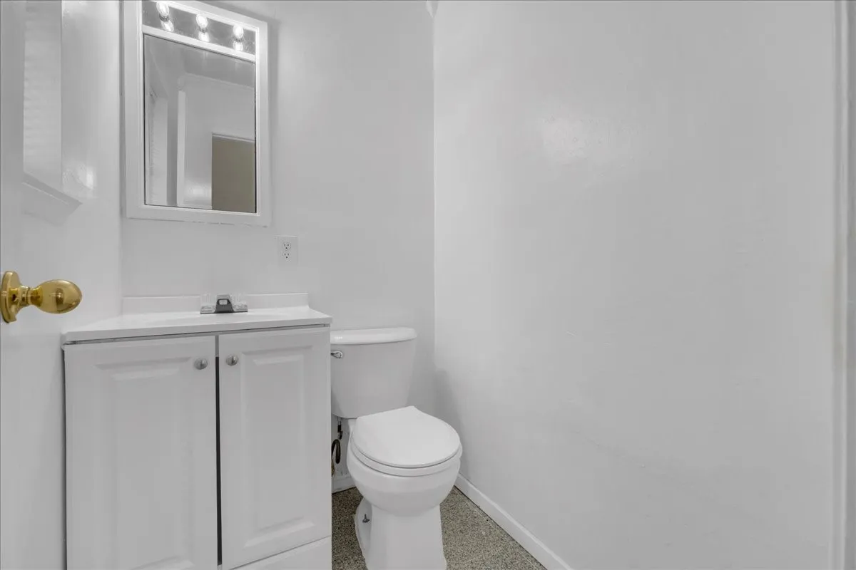 Single Family Residence For Sale in Dallas County , 2210 Starlite Lane, Irving, Texas 75061, 3 Bedroom, 2 Bathroom, Garage spaces, 1,350 Sqft, built in 1964, mls#21356067, Real Estate Agent in Irving, Homes For Sale in Dallas county, Homes For Sale in Irving, Realtor in Irving Texas, Real Estate Brokerage Independent Realty Texas, Luminita Cordes Realtor