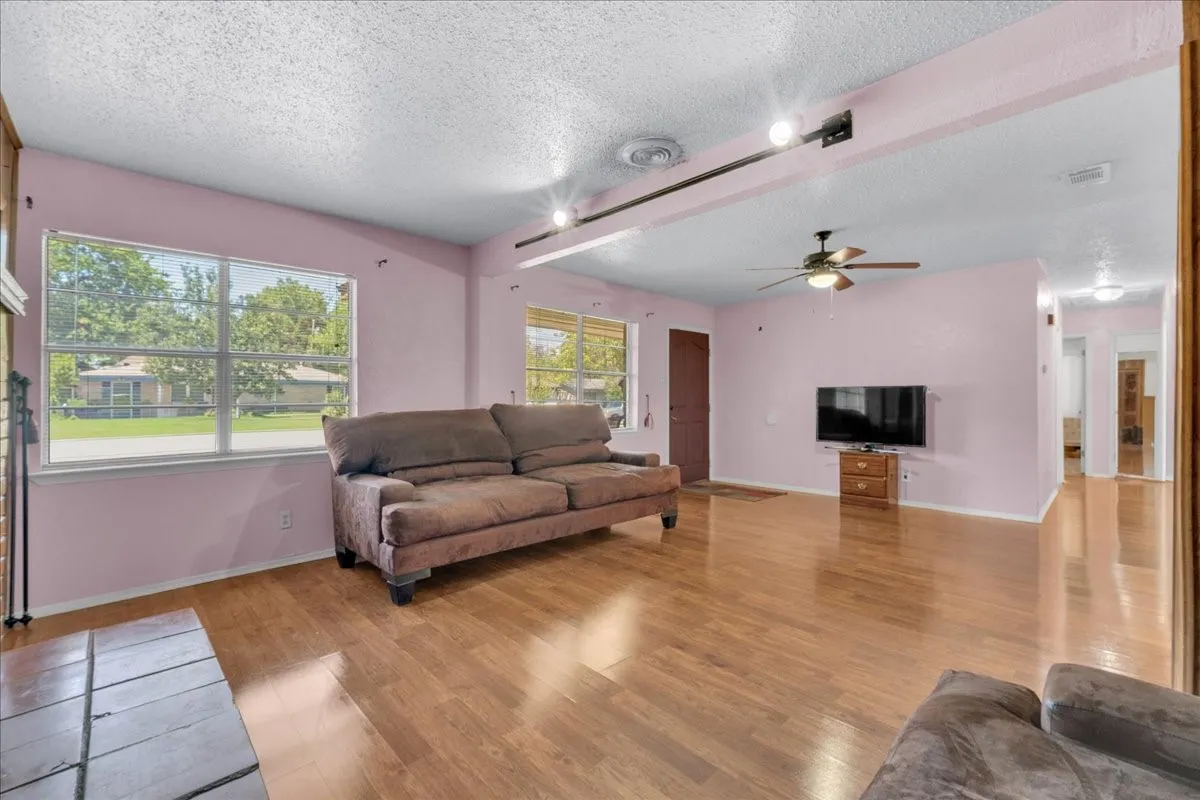 Single Family Residence For Sale in Dallas County , 2210 Starlite Lane, Irving, Texas 75061, 3 Bedroom, 2 Bathroom, Garage spaces, 1,350 Sqft, built in 1964, mls#21356067, Real Estate Agent in Irving, Homes For Sale in Dallas county, Homes For Sale in Irving, Realtor in Irving Texas, Real Estate Brokerage Independent Realty Texas, Luminita Cordes Realtor