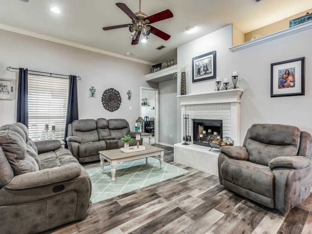 Single Family Residence For Sale in Parker County , 136 Alyssa Court, Weatherford, Texas 76085, 3 Bedroom, 2 Bathroom, 2 Garage spaces, 1,457 Sqft, built in 2004, Price $375,000, mls#21362531, Real Estate Agent in Weatherford, Homes For Sale in Parker county, Homes For Sale in Weatherford, Realtor in Weatherford Texas, Real Estate Brokerage Independent Realty Texas, Luminita Cordes Realtor