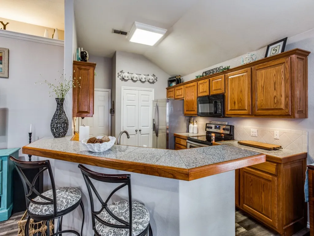 Single Family Residence For Sale in Parker County , 136 Alyssa Court, Weatherford, Texas 76085, 3 Bedroom, 2 Bathroom, 2 Garage spaces, 1,457 Sqft, built in 2004, Price $375,000, mls#21362531, Real Estate Agent in Weatherford, Homes For Sale in Parker county, Homes For Sale in Weatherford, Realtor in Weatherford Texas, Real Estate Brokerage Independent Realty Texas, Luminita Cordes Realtor