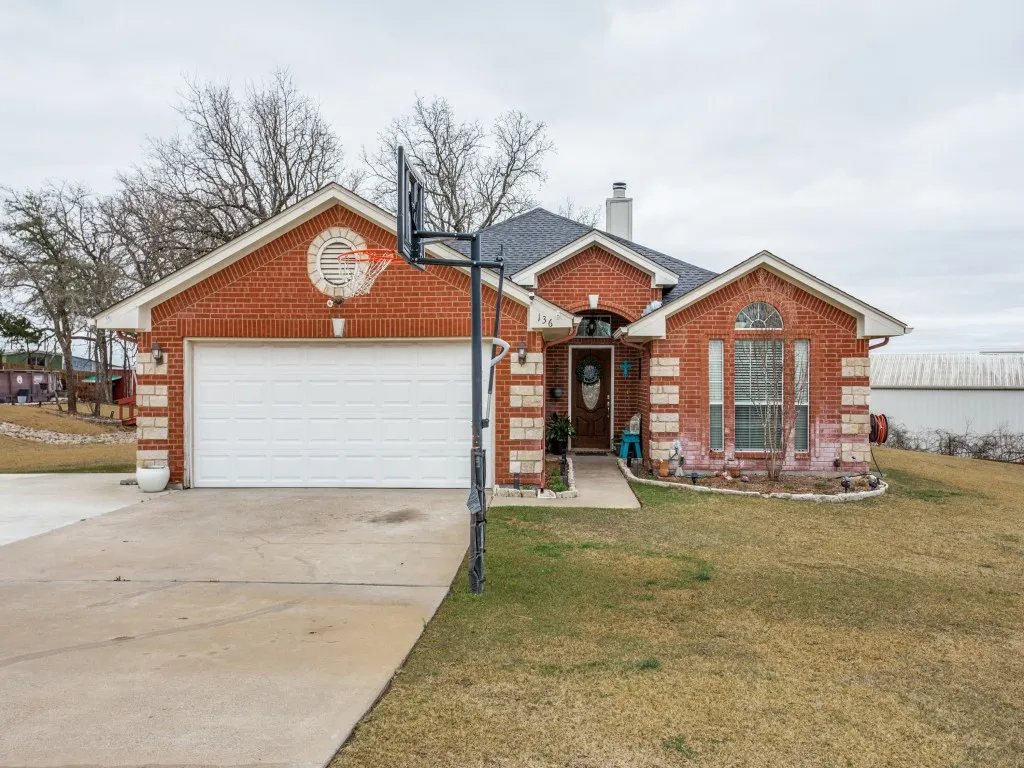 Single Family Residence For Sale in Parker County , 136 Alyssa Court, Weatherford, Texas 76085, 3 Bedroom, 2 Bathroom, 2 Garage spaces, 1,457 Sqft, built in 2004, Price $375,000, mls#21362531, Real Estate Agent in Weatherford, Homes For Sale in Parker county, Homes For Sale in Weatherford, Realtor in Weatherford Texas, Real Estate Brokerage Independent Realty Texas, Luminita Cordes Realtor
