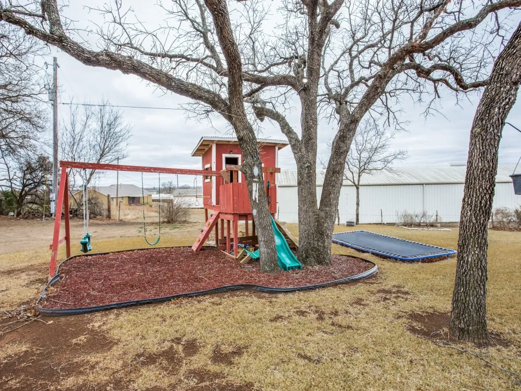 Single Family Residence For Sale in Parker County , 136 Alyssa Court, Weatherford, Texas 76085, 3 Bedroom, 2 Bathroom, 2 Garage spaces, 1,457 Sqft, built in 2004, Price $375,000, mls#21362531, Real Estate Agent in Weatherford, Homes For Sale in Parker county, Homes For Sale in Weatherford, Realtor in Weatherford Texas, Real Estate Brokerage Independent Realty Texas, Luminita Cordes Realtor
