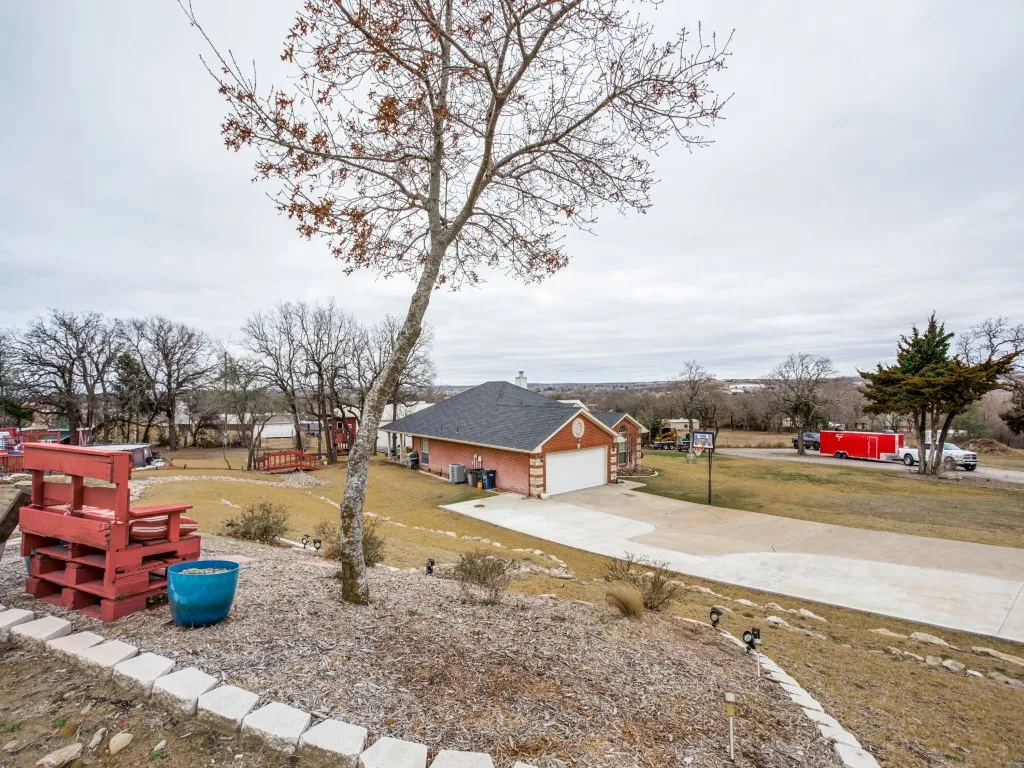Single Family Residence For Sale in Parker County , 136 Alyssa Court, Weatherford, Texas 76085, 3 Bedroom, 2 Bathroom, 2 Garage spaces, 1,457 Sqft, built in 2004, Price $375,000, mls#21362531, Real Estate Agent in Weatherford, Homes For Sale in Parker county, Homes For Sale in Weatherford, Realtor in Weatherford Texas, Real Estate Brokerage Independent Realty Texas, Luminita Cordes Realtor