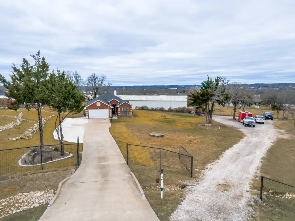 Single Family Residence For Sale in Parker County , 136 Alyssa Court, Weatherford, Texas 76085, 3 Bedroom, 2 Bathroom, 2 Garage spaces, 1,457 Sqft, built in 2004, Price $375,000, mls#21362531, Real Estate Agent in Weatherford, Homes For Sale in Parker county, Homes For Sale in Weatherford, Realtor in Weatherford Texas, Real Estate Brokerage Independent Realty Texas, Luminita Cordes Realtor