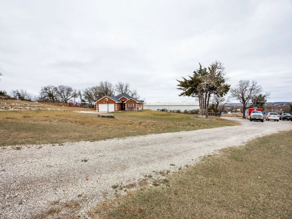 Single Family Residence For Sale in Parker County , 136 Alyssa Court, Weatherford, Texas 76085, 3 Bedroom, 2 Bathroom, 2 Garage spaces, 1,457 Sqft, built in 2004, Price $375,000, mls#21362531, Real Estate Agent in Weatherford, Homes For Sale in Parker county, Homes For Sale in Weatherford, Realtor in Weatherford Texas, Real Estate Brokerage Independent Realty Texas, Luminita Cordes Realtor