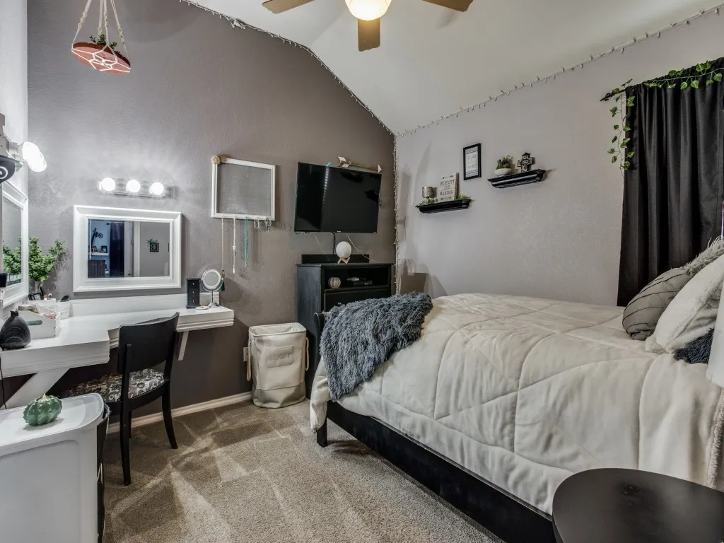 Single Family Residence For Sale in Parker County , 136 Alyssa Court, Weatherford, Texas 76085, 3 Bedroom, 2 Bathroom, 2 Garage spaces, 1,457 Sqft, built in 2004, Price $375,000, mls#21362531, Real Estate Agent in Weatherford, Homes For Sale in Parker county, Homes For Sale in Weatherford, Realtor in Weatherford Texas, Real Estate Brokerage Independent Realty Texas, Luminita Cordes Realtor