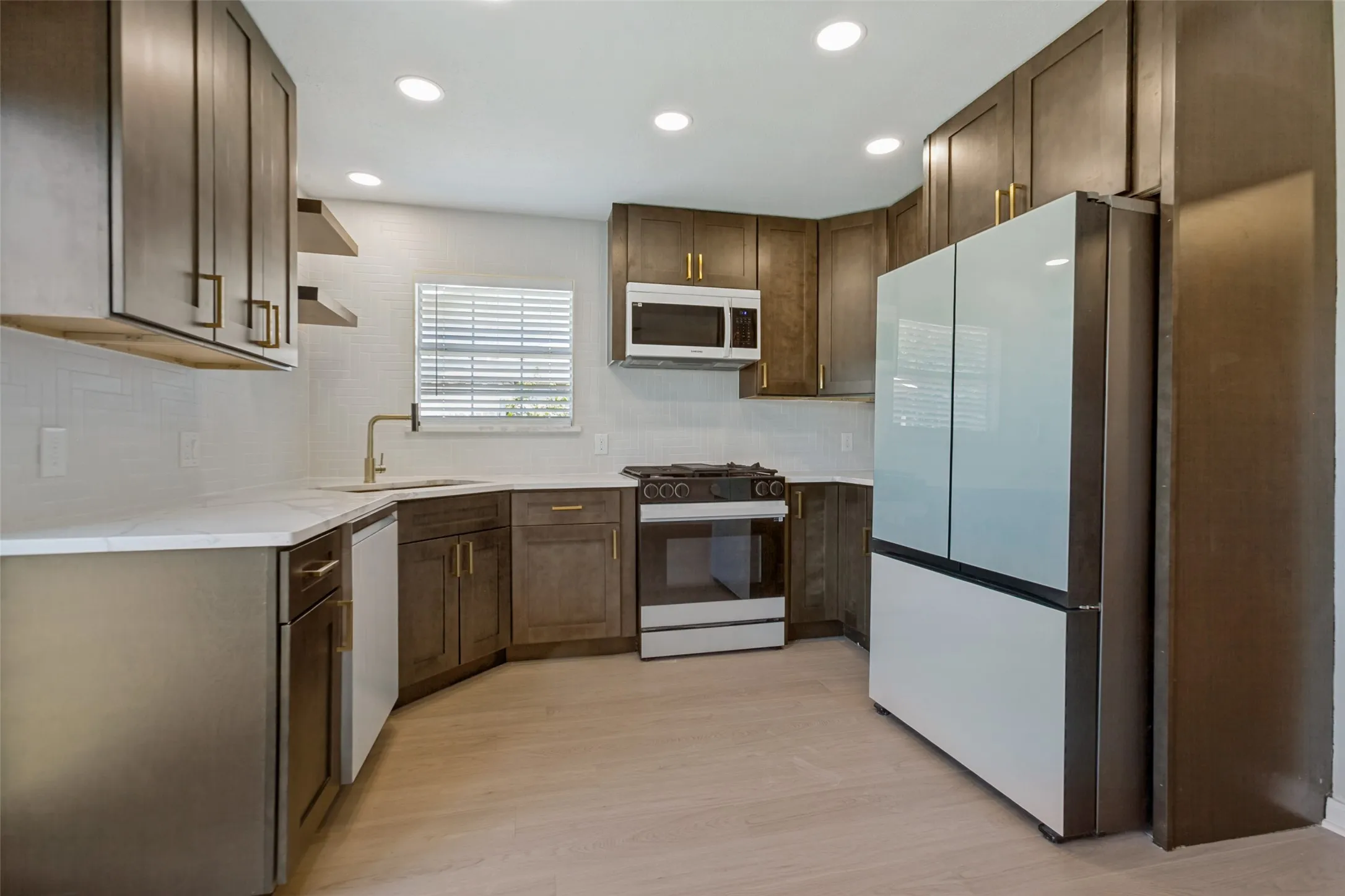 Single Family Residence For Sale in Dallas County , 1205 Briarcove Drive, Richardson, Texas 75081, 4 Bedroom, 2 Bathroom, 2 Garage spaces, 1,402 Sqft, built in 1967, mls#21363859, Real Estate Agent in Richardson, Homes For Sale in Dallas county, Homes For Sale in Richardson, Realtor in Richardson Texas, Real Estate Brokerage Independent Realty Texas, Luminita Cordes Realtor