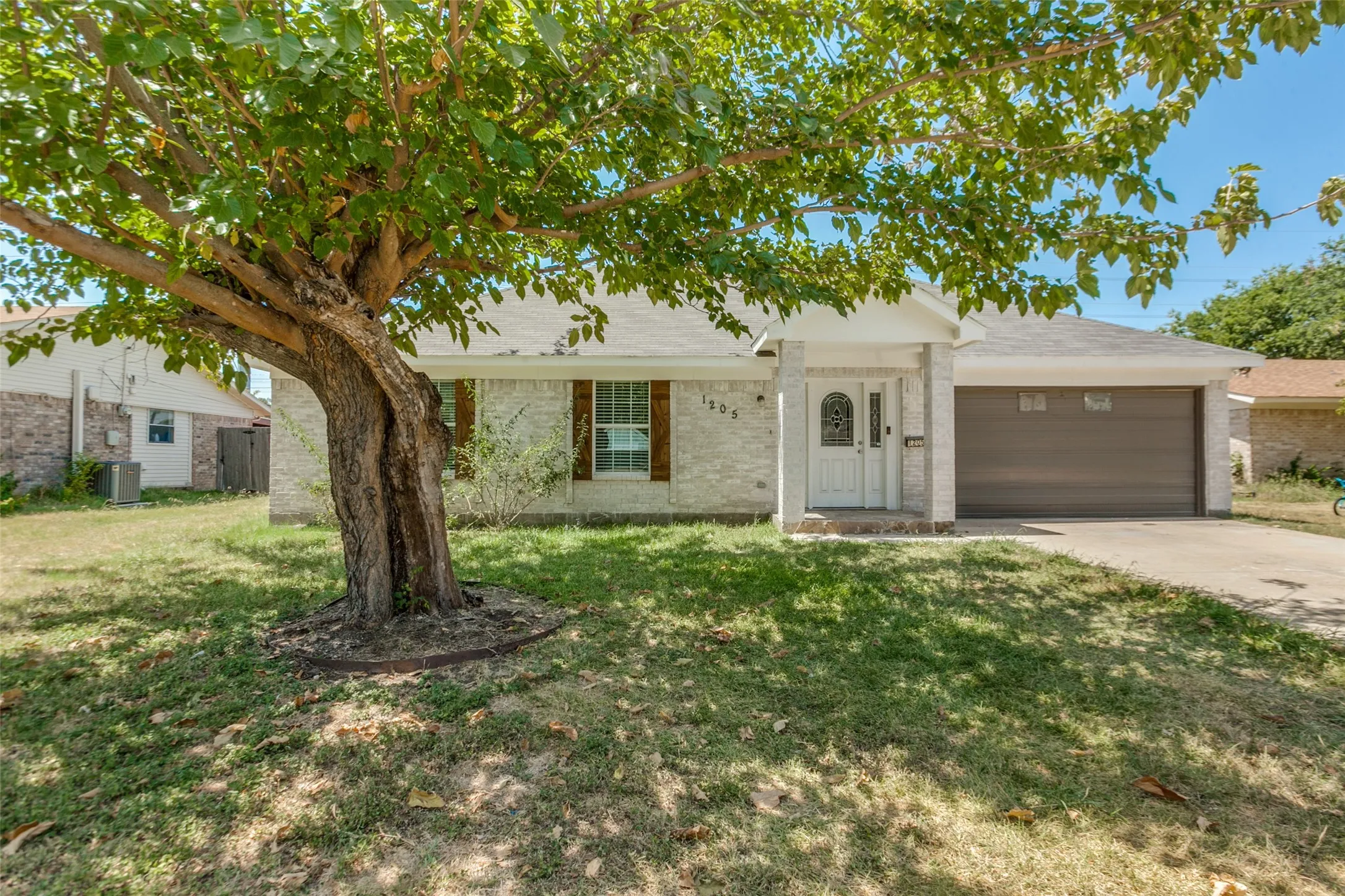 Single Family Residence For Sale in Dallas County , 1205 Briarcove Drive, Richardson, Texas 75081, 4 Bedroom, 2 Bathroom, 2 Garage spaces, 1,402 Sqft, built in 1967, mls#21363859, Real Estate Agent in Richardson, Homes For Sale in Dallas county, Homes For Sale in Richardson, Realtor in Richardson Texas, Real Estate Brokerage Independent Realty Texas, Luminita Cordes Realtor