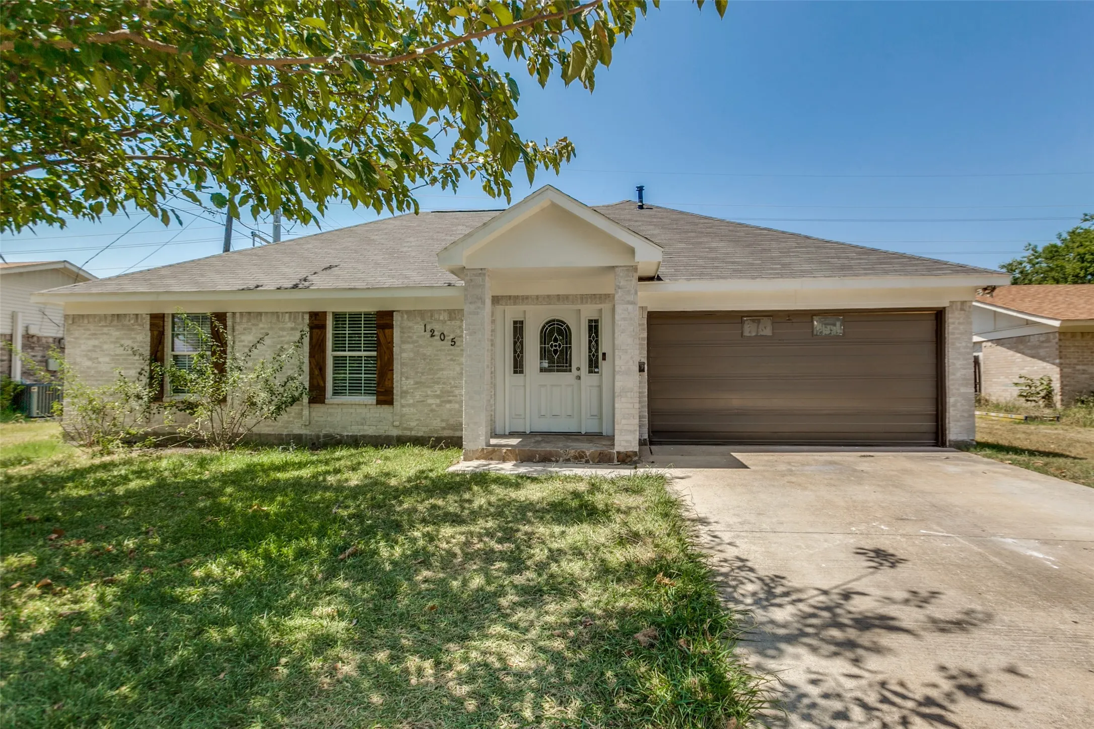 Single Family Residence For Sale in Dallas County , 1205 Briarcove Drive, Richardson, Texas 75081, 4 Bedroom, 2 Bathroom, 2 Garage spaces, 1,402 Sqft, built in 1967, mls#21363859, Real Estate Agent in Richardson, Homes For Sale in Dallas county, Homes For Sale in Richardson, Realtor in Richardson Texas, Real Estate Brokerage Independent Realty Texas, Luminita Cordes Realtor
