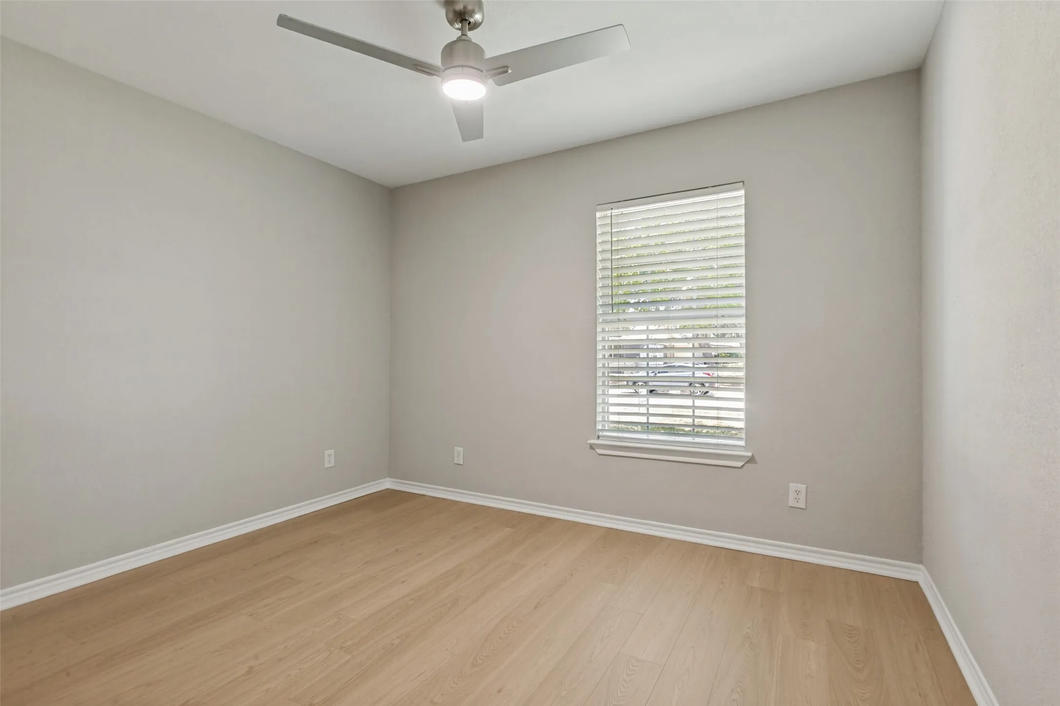 Single Family Residence For Sale in Dallas County , 1205 Briarcove Drive, Richardson, Texas 75081, 4 Bedroom, 2 Bathroom, 2 Garage spaces, 1,402 Sqft, built in 1967, mls#21363859, Real Estate Agent in Richardson, Homes For Sale in Dallas county, Homes For Sale in Richardson, Realtor in Richardson Texas, Real Estate Brokerage Independent Realty Texas, Luminita Cordes Realtor