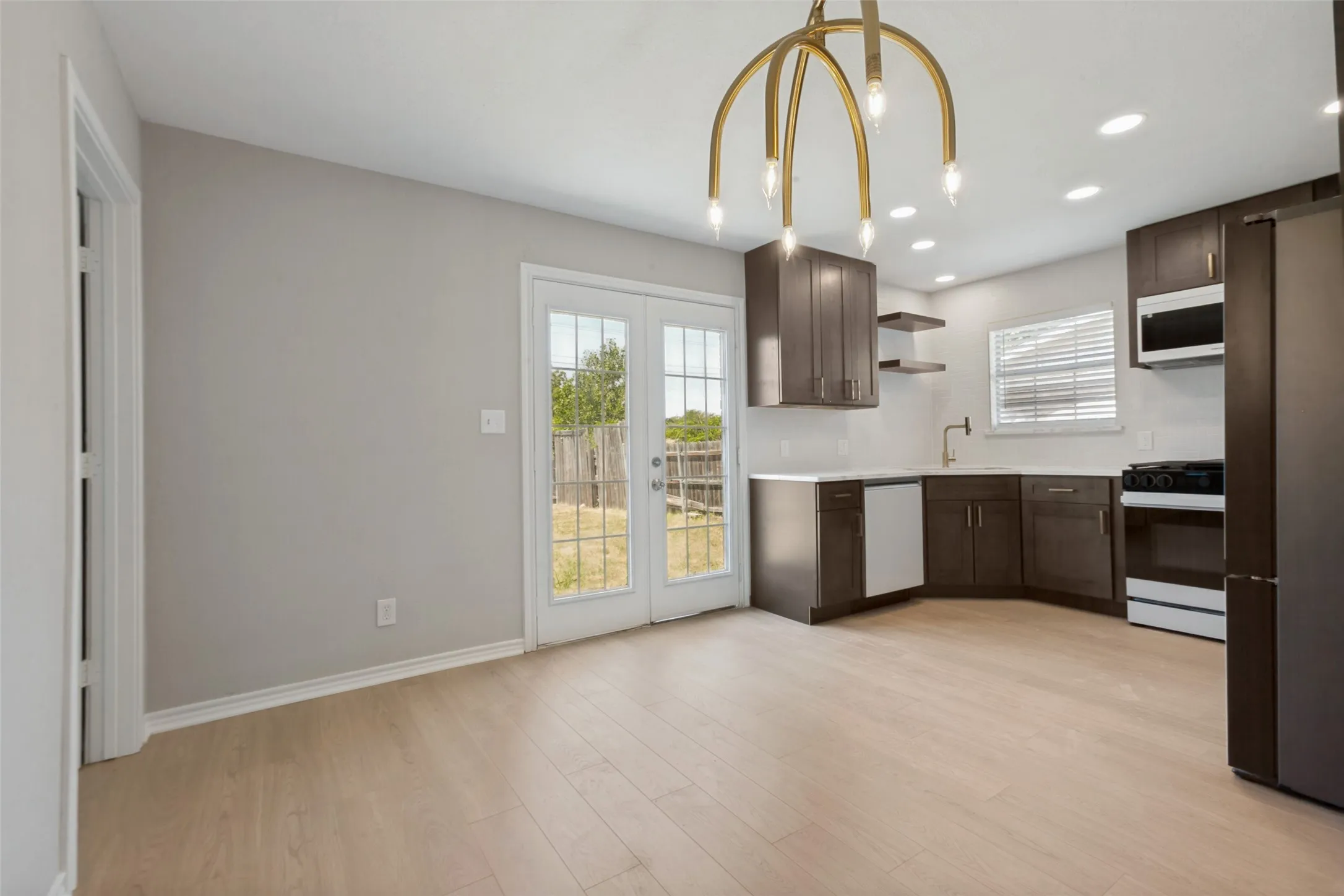 Single Family Residence For Sale in Dallas County , 1205 Briarcove Drive, Richardson, Texas 75081, 4 Bedroom, 2 Bathroom, 2 Garage spaces, 1,402 Sqft, built in 1967, mls#21363859, Real Estate Agent in Richardson, Homes For Sale in Dallas county, Homes For Sale in Richardson, Realtor in Richardson Texas, Real Estate Brokerage Independent Realty Texas, Luminita Cordes Realtor