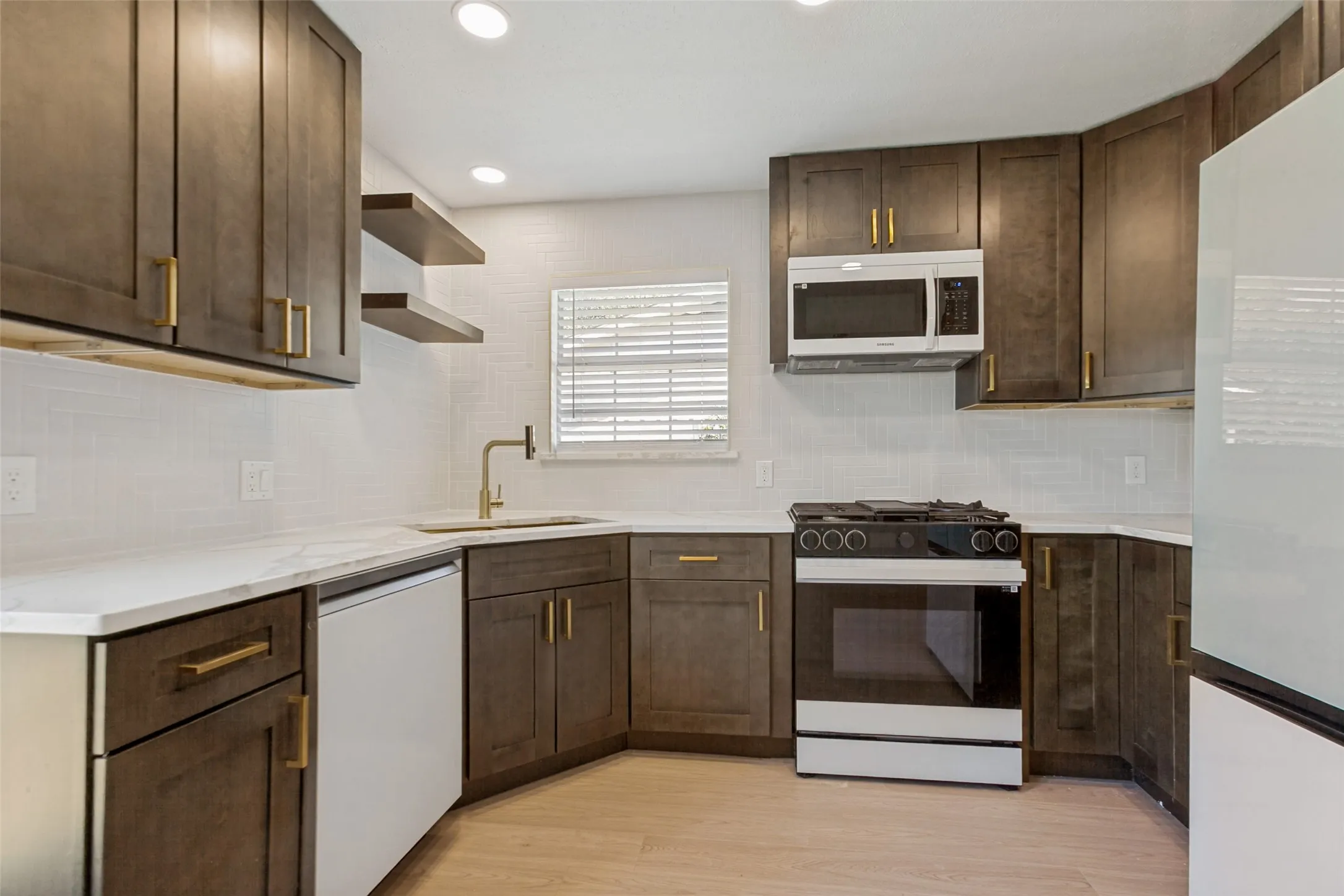 Single Family Residence For Sale in Dallas County , 1205 Briarcove Drive, Richardson, Texas 75081, 4 Bedroom, 2 Bathroom, 2 Garage spaces, 1,402 Sqft, built in 1967, mls#21363859, Real Estate Agent in Richardson, Homes For Sale in Dallas county, Homes For Sale in Richardson, Realtor in Richardson Texas, Real Estate Brokerage Independent Realty Texas, Luminita Cordes Realtor