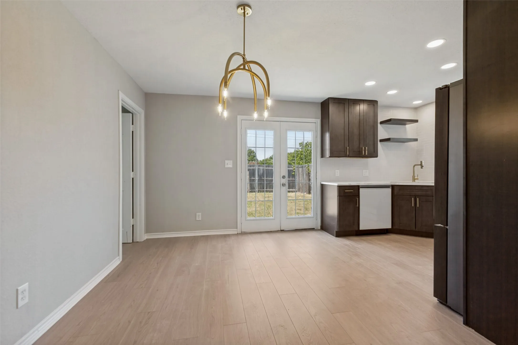 Single Family Residence For Sale in Dallas County , 1205 Briarcove Drive, Richardson, Texas 75081, 4 Bedroom, 2 Bathroom, 2 Garage spaces, 1,402 Sqft, built in 1967, mls#21363859, Real Estate Agent in Richardson, Homes For Sale in Dallas county, Homes For Sale in Richardson, Realtor in Richardson Texas, Real Estate Brokerage Independent Realty Texas, Luminita Cordes Realtor