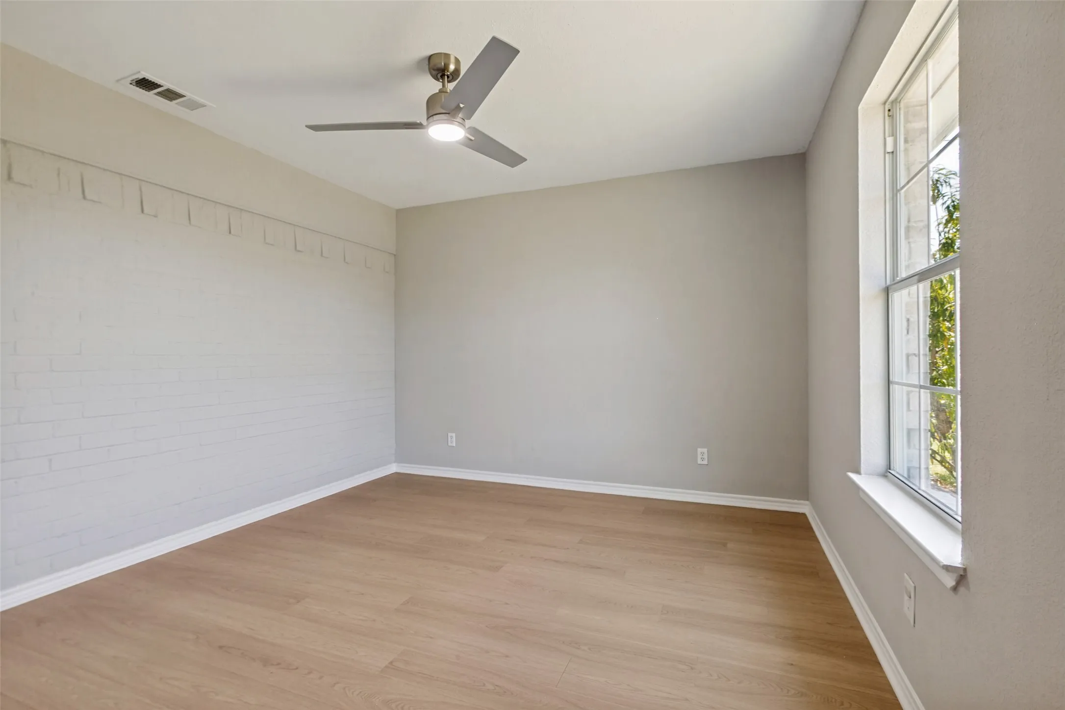 Single Family Residence For Sale in Dallas County , 1205 Briarcove Drive, Richardson, Texas 75081, 4 Bedroom, 2 Bathroom, 2 Garage spaces, 1,402 Sqft, built in 1967, mls#21363859, Real Estate Agent in Richardson, Homes For Sale in Dallas county, Homes For Sale in Richardson, Realtor in Richardson Texas, Real Estate Brokerage Independent Realty Texas, Luminita Cordes Realtor