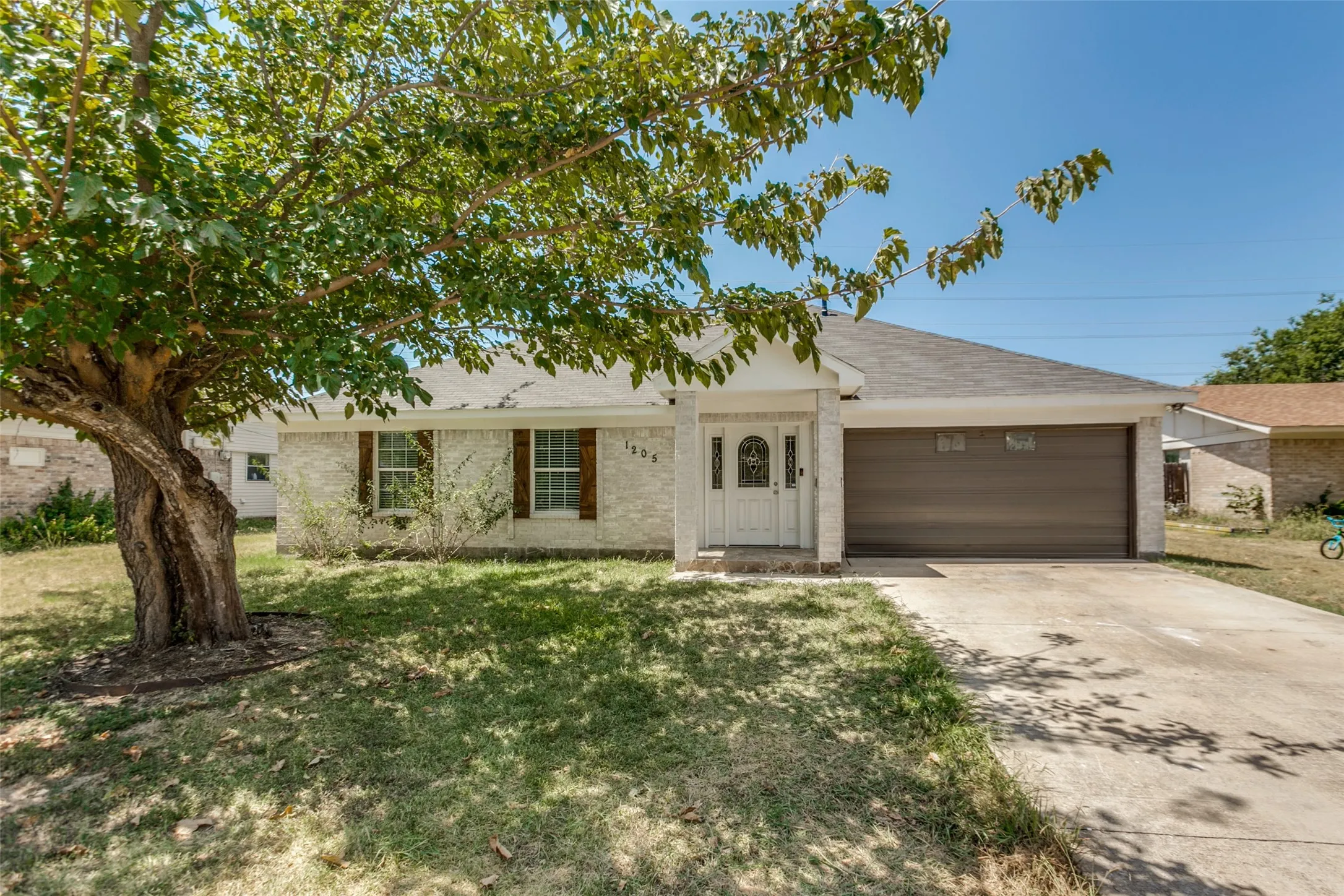 Single Family Residence For Sale in Dallas County , 1205 Briarcove Drive, Richardson, Texas 75081, 4 Bedroom, 2 Bathroom, 2 Garage spaces, 1,402 Sqft, built in 1967, mls#21363859, Real Estate Agent in Richardson, Homes For Sale in Dallas county, Homes For Sale in Richardson, Realtor in Richardson Texas, Real Estate Brokerage Independent Realty Texas, Luminita Cordes Realtor