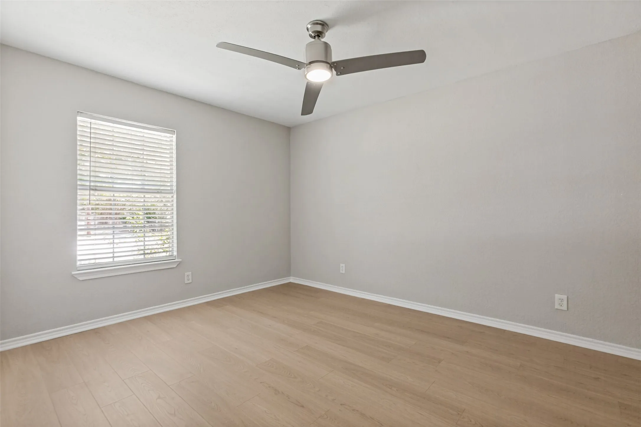 Single Family Residence For Sale in Dallas County , 1205 Briarcove Drive, Richardson, Texas 75081, 4 Bedroom, 2 Bathroom, 2 Garage spaces, 1,402 Sqft, built in 1967, mls#21363859, Real Estate Agent in Richardson, Homes For Sale in Dallas county, Homes For Sale in Richardson, Realtor in Richardson Texas, Real Estate Brokerage Independent Realty Texas, Luminita Cordes Realtor