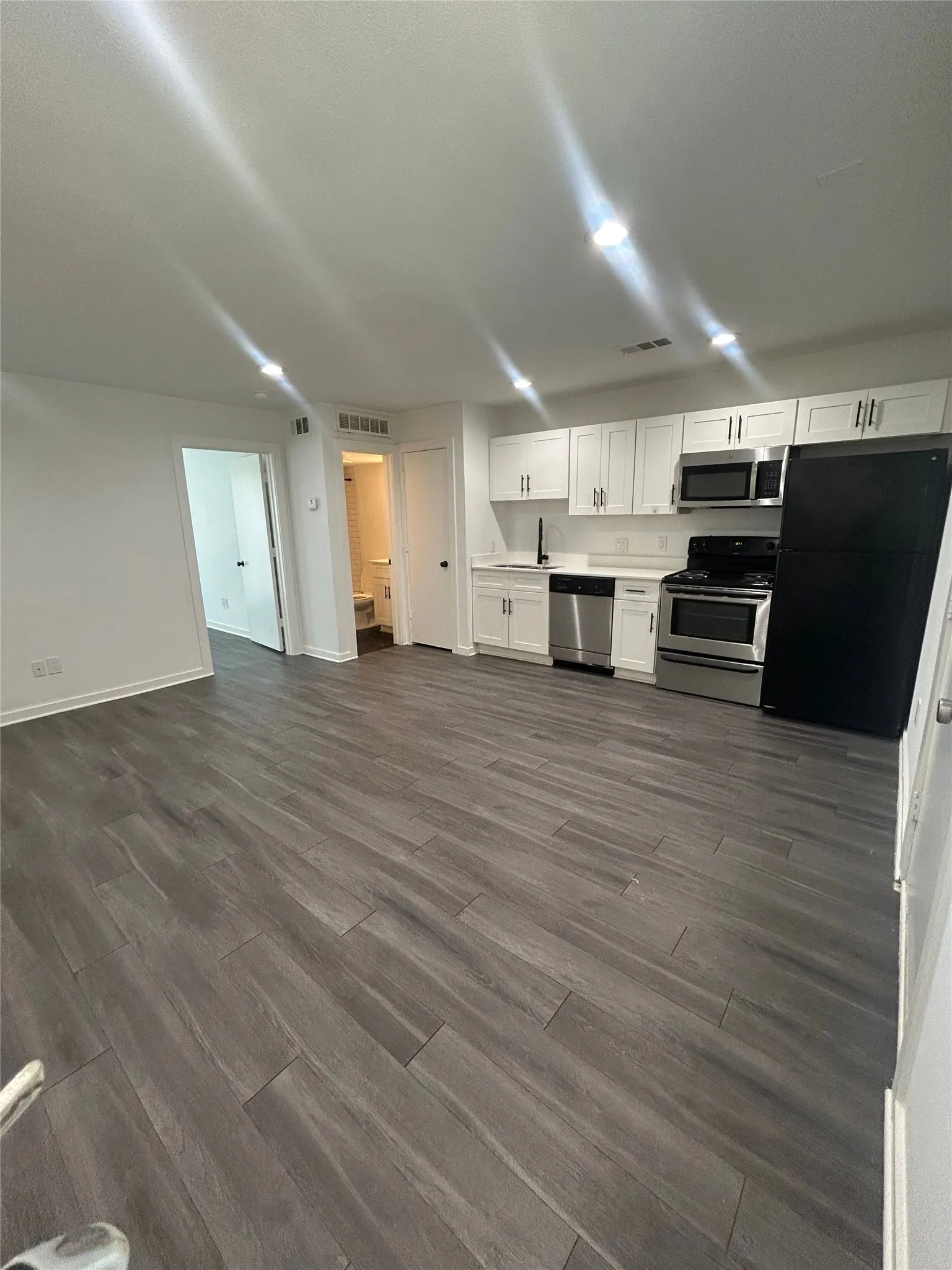 Apartment For Rent in Dallas County , 321 E 8th Street 116, Dallas, Texas 75203, 1 Bedroom, 1 Bathroom, Garage spaces, 544 Sqft, built in 1962, mls#21363836, Real Estate Agent in Dallas, Homes For Rent in Dallas county, Homes For Rent in Dallas, Realtor in Dallas Texas, Real Estate Brokerage Independent Realty Texas, Luminita Cordes Realtor