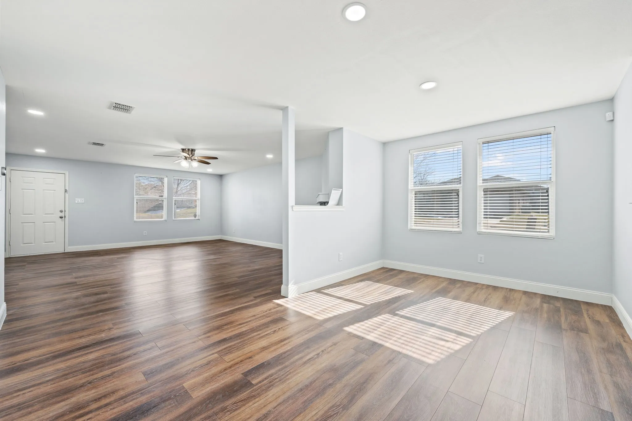 Single Family Residence For Rent in Denton County , 2601 Shorewood Drive, Little Elm, Texas 75068, 3 Bedroom, 2 Bathroom, 2 Garage spaces, 1,860 Sqft, built in 2005, mls#21363837, Real Estate Agent in Little Elm, Homes For Rent in Denton county, Homes For Rent in Little Elm, Realtor in Little Elm Texas, Real Estate Brokerage Independent Realty Texas, Luminita Cordes Realtor