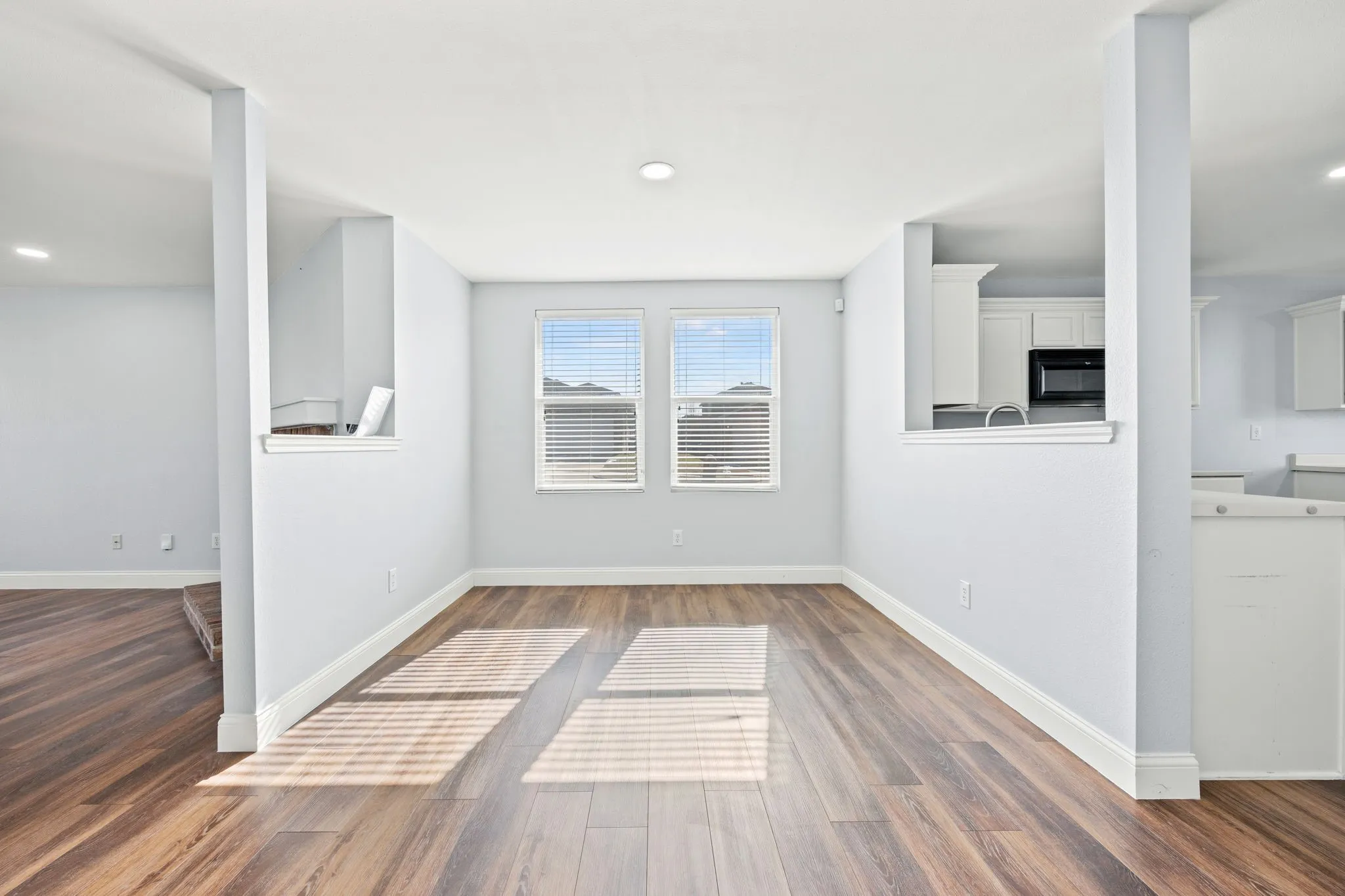 Single Family Residence For Rent in Denton County , 2601 Shorewood Drive, Little Elm, Texas 75068, 3 Bedroom, 2 Bathroom, 2 Garage spaces, 1,860 Sqft, built in 2005, mls#21363837, Real Estate Agent in Little Elm, Homes For Rent in Denton county, Homes For Rent in Little Elm, Realtor in Little Elm Texas, Real Estate Brokerage Independent Realty Texas, Luminita Cordes Realtor
