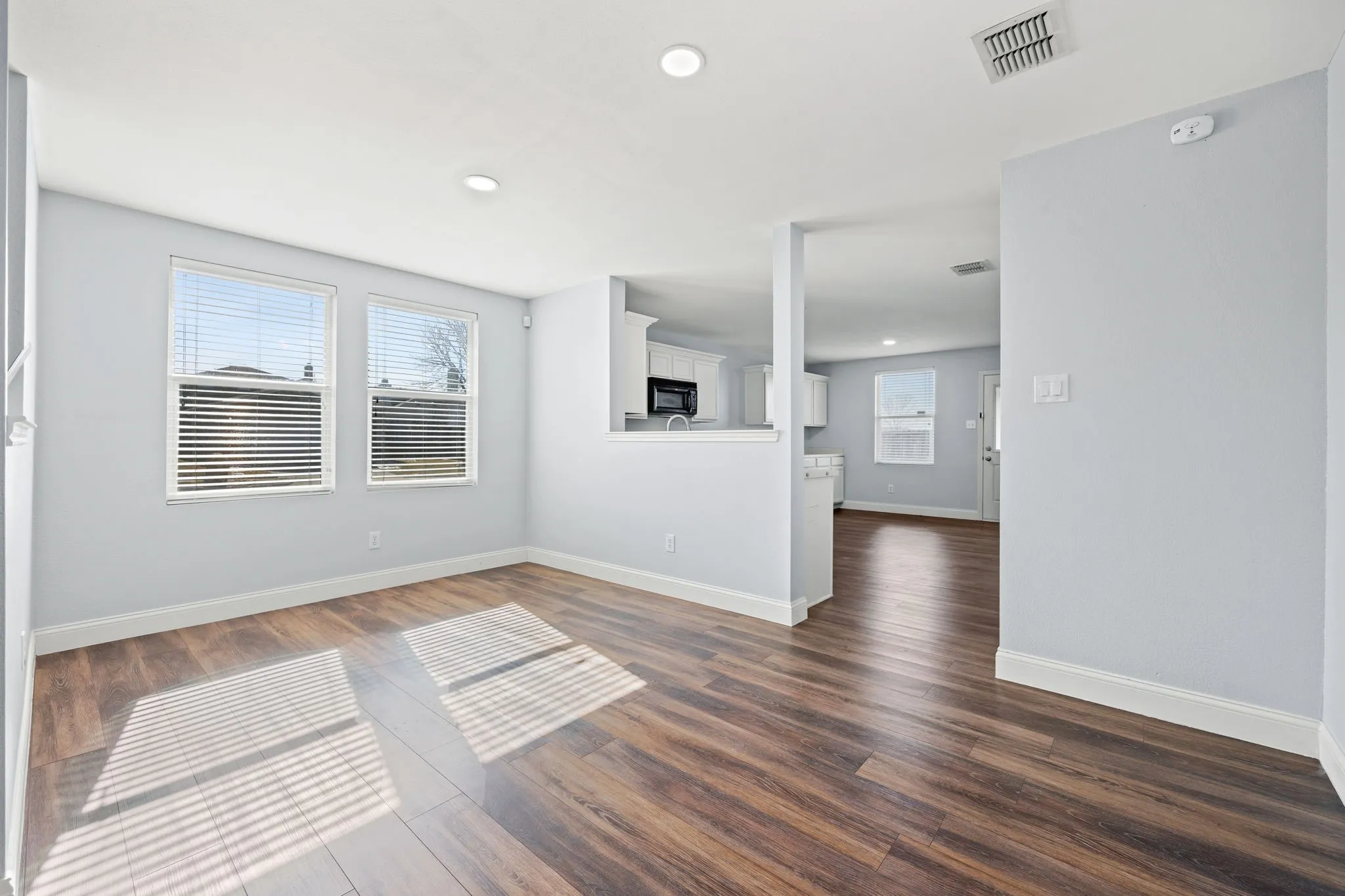 Single Family Residence For Rent in Denton County , 2601 Shorewood Drive, Little Elm, Texas 75068, 3 Bedroom, 2 Bathroom, 2 Garage spaces, 1,860 Sqft, built in 2005, mls#21363837, Real Estate Agent in Little Elm, Homes For Rent in Denton county, Homes For Rent in Little Elm, Realtor in Little Elm Texas, Real Estate Brokerage Independent Realty Texas, Luminita Cordes Realtor