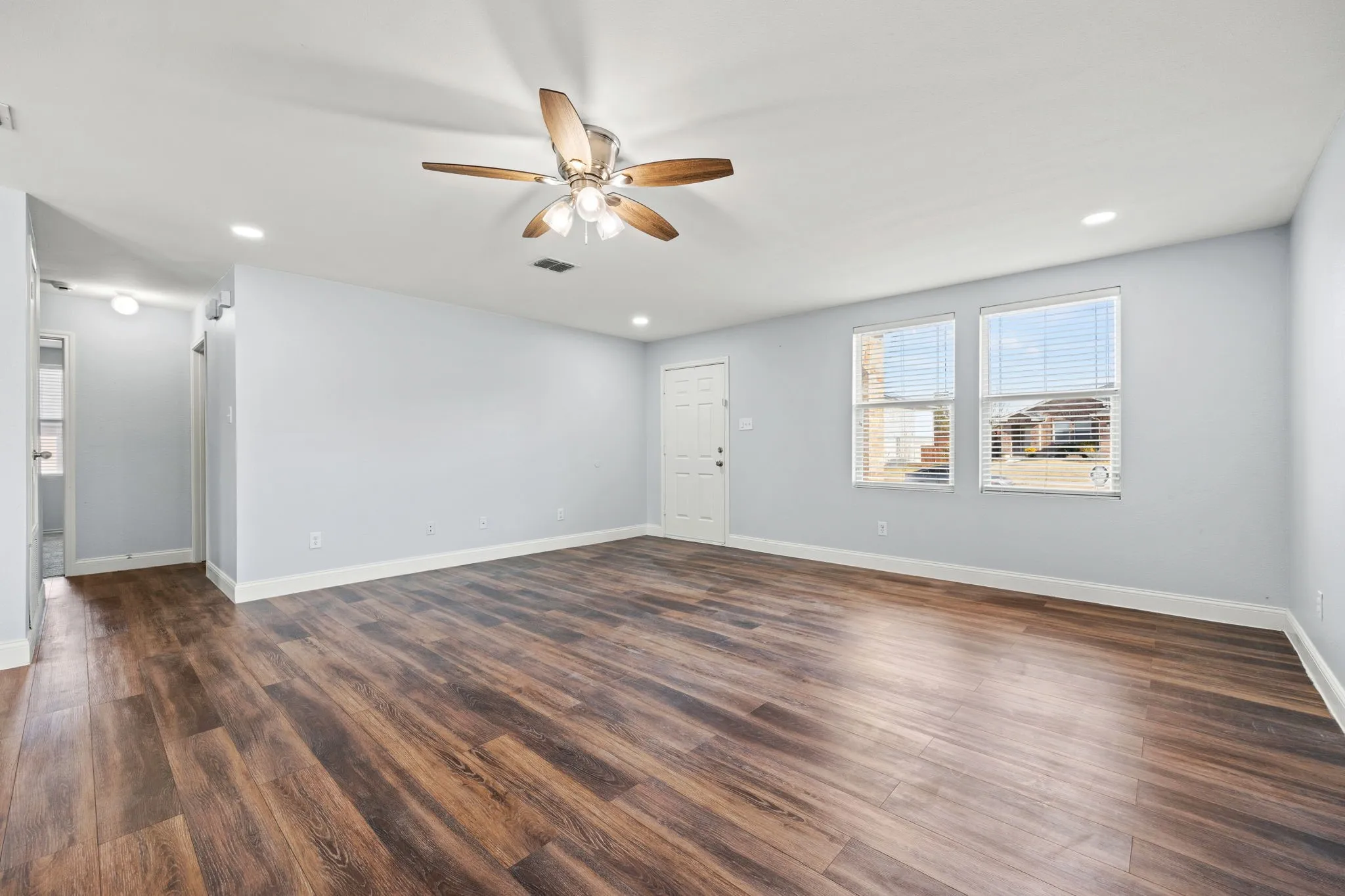 Single Family Residence For Rent in Denton County , 2601 Shorewood Drive, Little Elm, Texas 75068, 3 Bedroom, 2 Bathroom, 2 Garage spaces, 1,860 Sqft, built in 2005, mls#21363837, Real Estate Agent in Little Elm, Homes For Rent in Denton county, Homes For Rent in Little Elm, Realtor in Little Elm Texas, Real Estate Brokerage Independent Realty Texas, Luminita Cordes Realtor