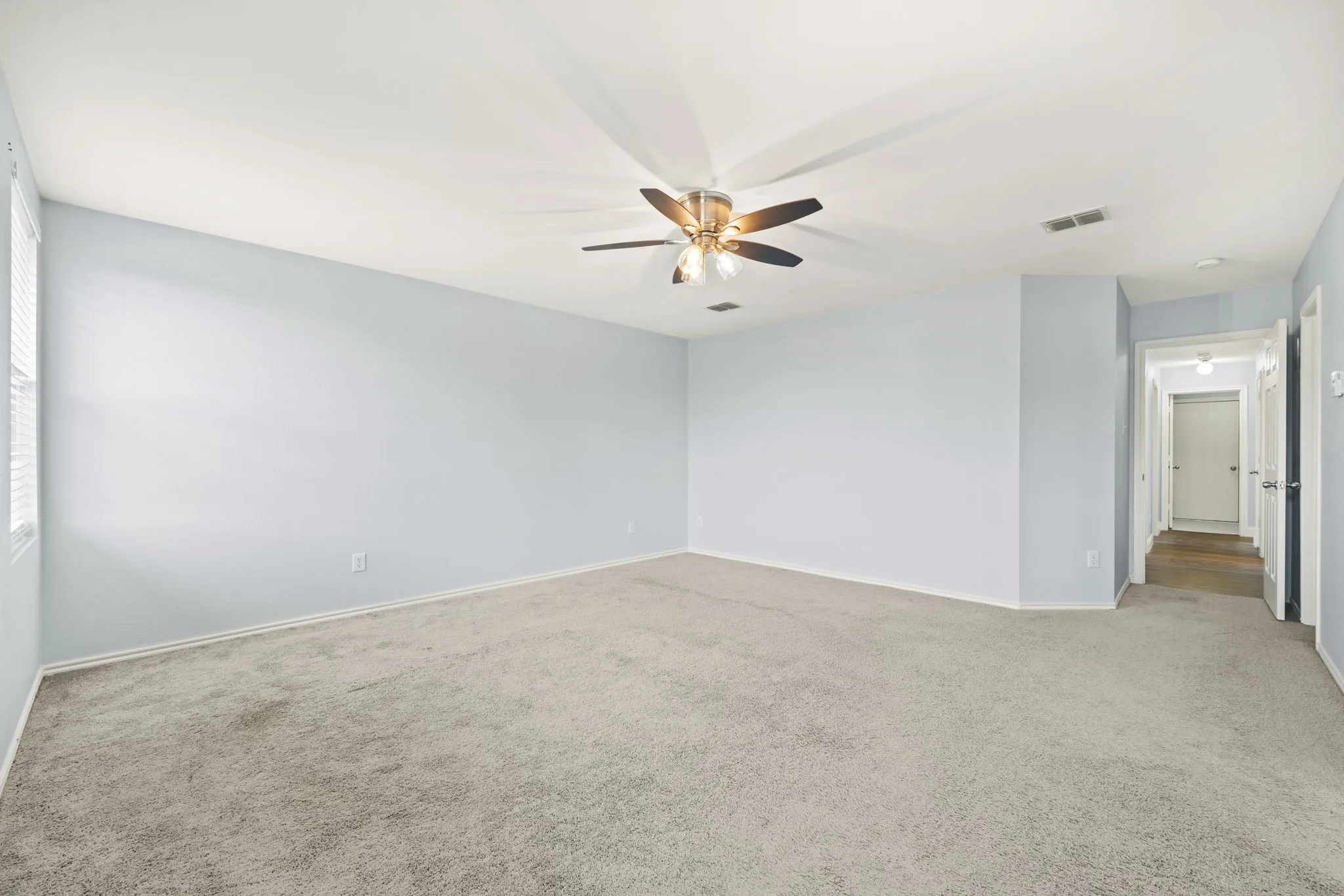Single Family Residence For Rent in Denton County , 2601 Shorewood Drive, Little Elm, Texas 75068, 3 Bedroom, 2 Bathroom, 2 Garage spaces, 1,860 Sqft, built in 2005, mls#21363837, Real Estate Agent in Little Elm, Homes For Rent in Denton county, Homes For Rent in Little Elm, Realtor in Little Elm Texas, Real Estate Brokerage Independent Realty Texas, Luminita Cordes Realtor