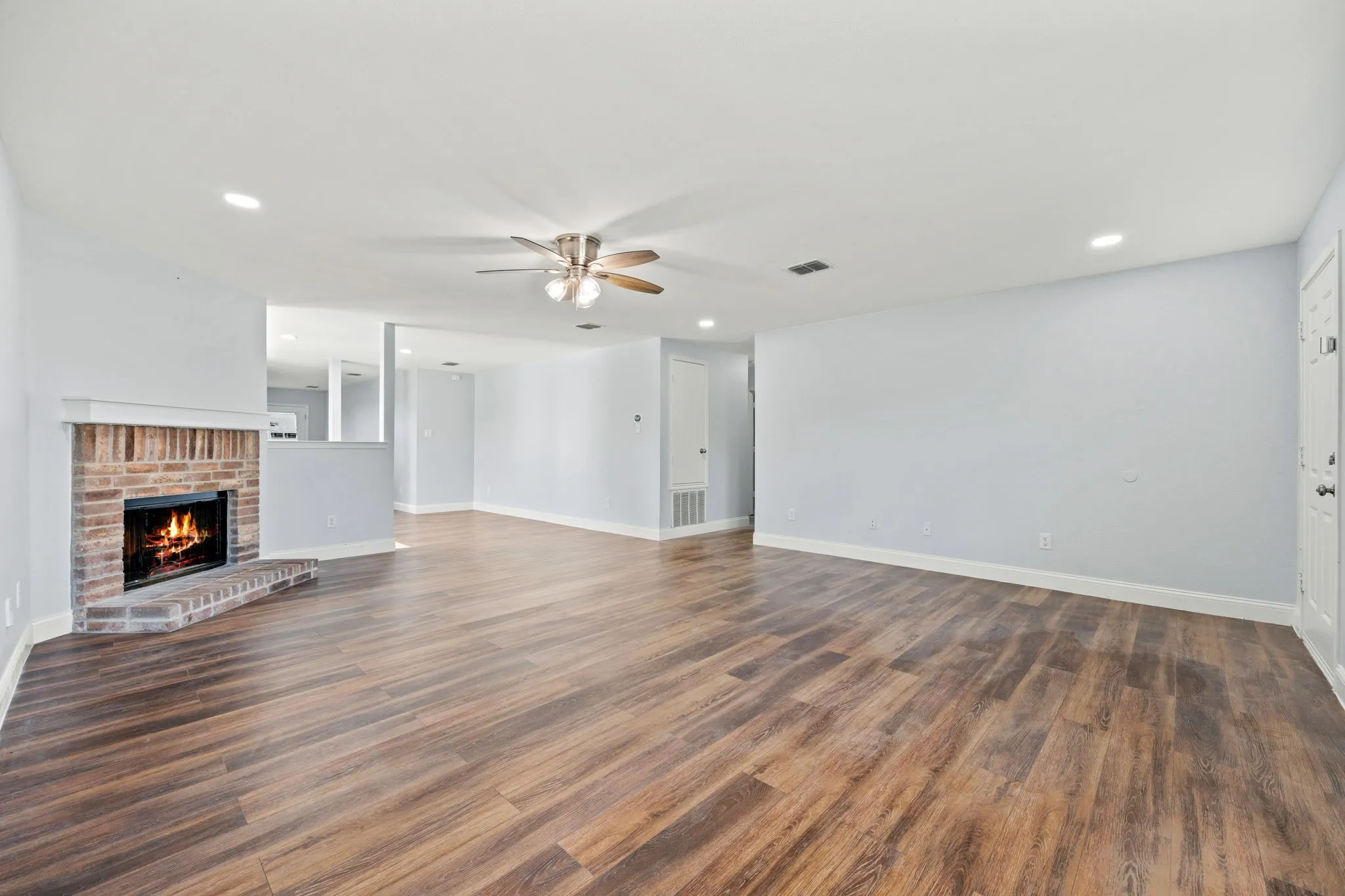 Single Family Residence For Rent in Denton County , 2601 Shorewood Drive, Little Elm, Texas 75068, 3 Bedroom, 2 Bathroom, 2 Garage spaces, 1,860 Sqft, built in 2005, mls#21363837, Real Estate Agent in Little Elm, Homes For Rent in Denton county, Homes For Rent in Little Elm, Realtor in Little Elm Texas, Real Estate Brokerage Independent Realty Texas, Luminita Cordes Realtor