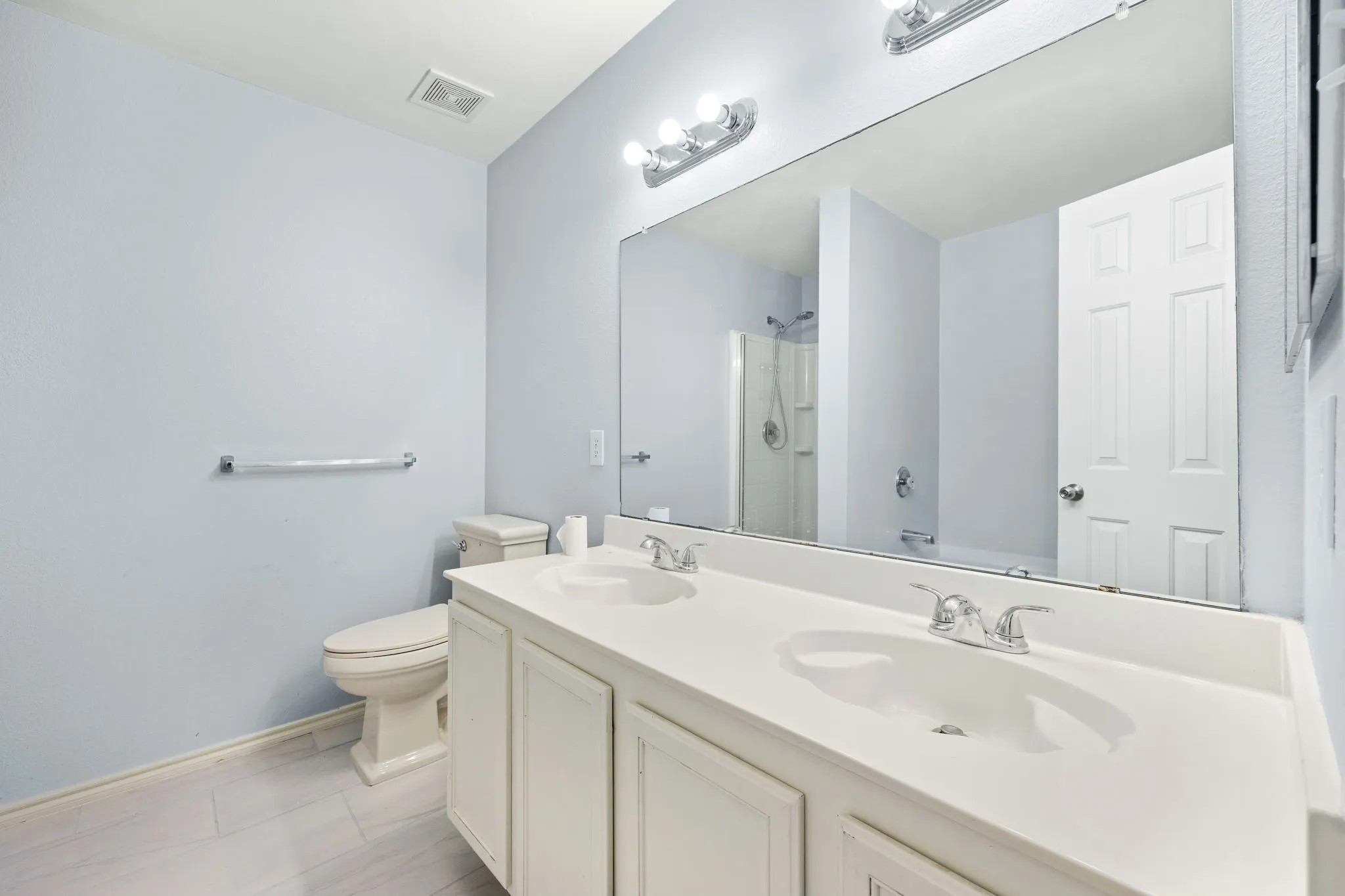 Single Family Residence For Rent in Denton County , 2601 Shorewood Drive, Little Elm, Texas 75068, 3 Bedroom, 2 Bathroom, 2 Garage spaces, 1,860 Sqft, built in 2005, mls#21363837, Real Estate Agent in Little Elm, Homes For Rent in Denton county, Homes For Rent in Little Elm, Realtor in Little Elm Texas, Real Estate Brokerage Independent Realty Texas, Luminita Cordes Realtor
