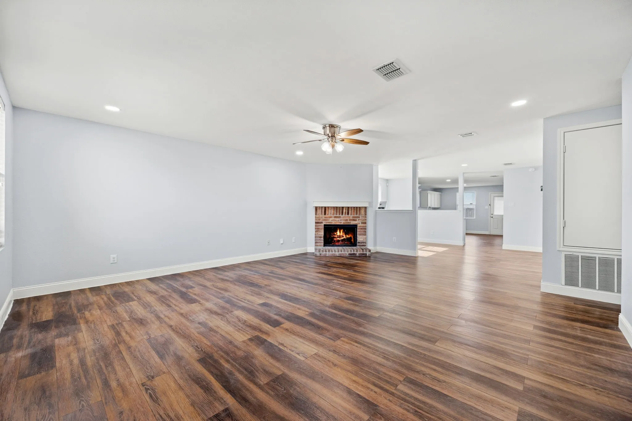Single Family Residence For Rent in Denton County , 2601 Shorewood Drive, Little Elm, Texas 75068, 3 Bedroom, 2 Bathroom, 2 Garage spaces, 1,860 Sqft, built in 2005, mls#21363837, Real Estate Agent in Little Elm, Homes For Rent in Denton county, Homes For Rent in Little Elm, Realtor in Little Elm Texas, Real Estate Brokerage Independent Realty Texas, Luminita Cordes Realtor
