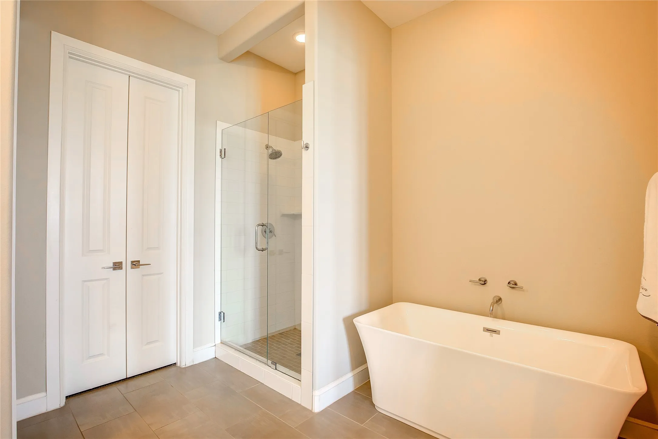 Primary Bathroom en suite