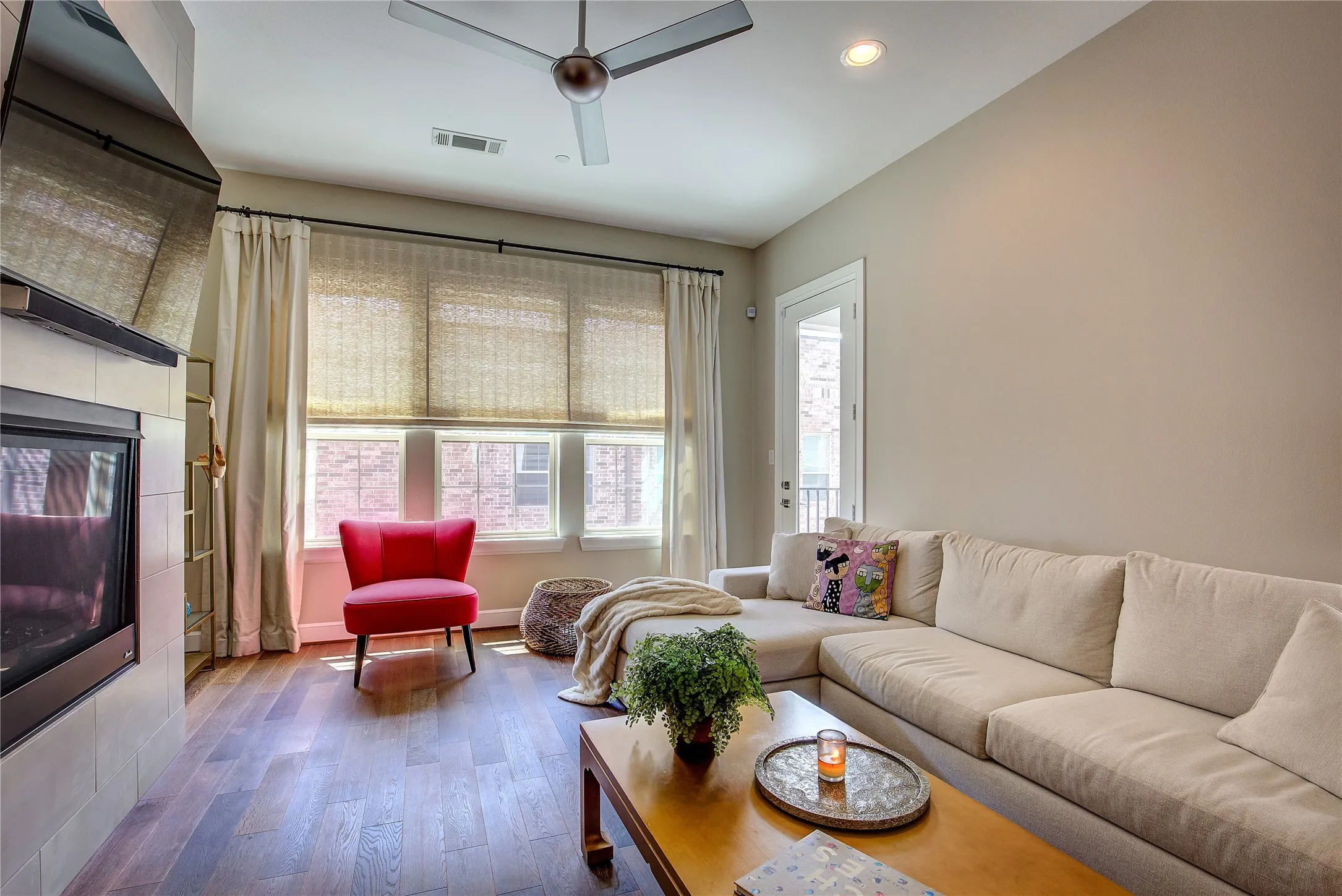 Condominium For Rent in Dallas County , 5015 Meridian Lane 3105, Addison, Texas 75001, 3 Bedroom, 3 Bathroom, 2 Garage spaces, 1,635 Sqft, built in 2016, mls#21360767, Real Estate Agent in Addison, Homes For Rent in Dallas county, Homes For Rent in Addison, Realtor in Addison Texas, Real Estate Brokerage Independent Realty Texas, Luminita Cordes Realtor