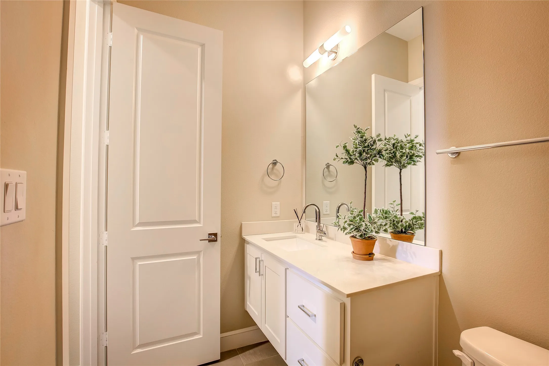 Guest 1 En Suite Bath