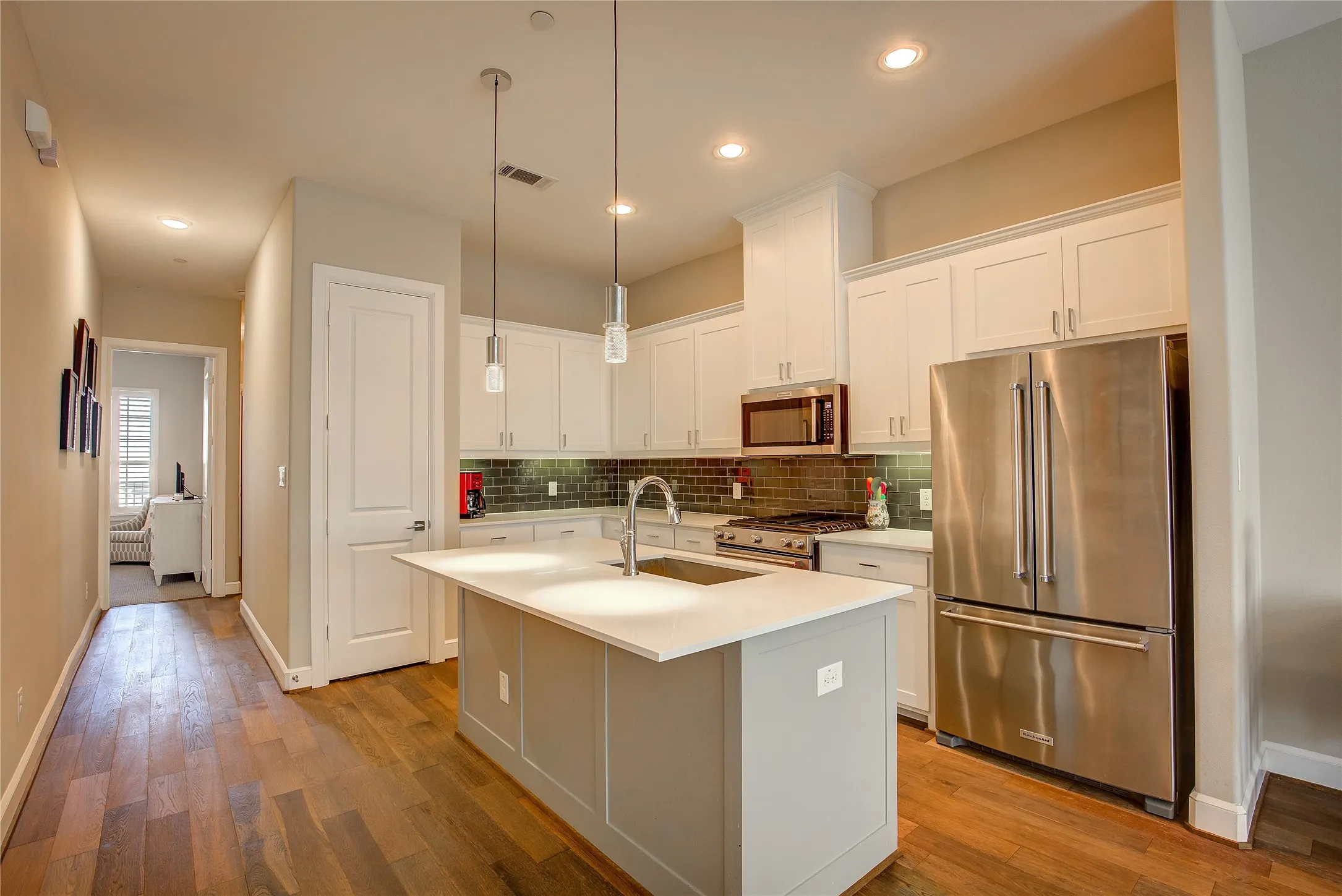Condominium For Rent in Dallas County , 5015 Meridian Lane 3105, Addison, Texas 75001, 3 Bedroom, 3 Bathroom, 2 Garage spaces, 1,635 Sqft, built in 2016, mls#21360767, Real Estate Agent in Addison, Homes For Rent in Dallas county, Homes For Rent in Addison, Realtor in Addison Texas, Real Estate Brokerage Independent Realty Texas, Luminita Cordes Realtor