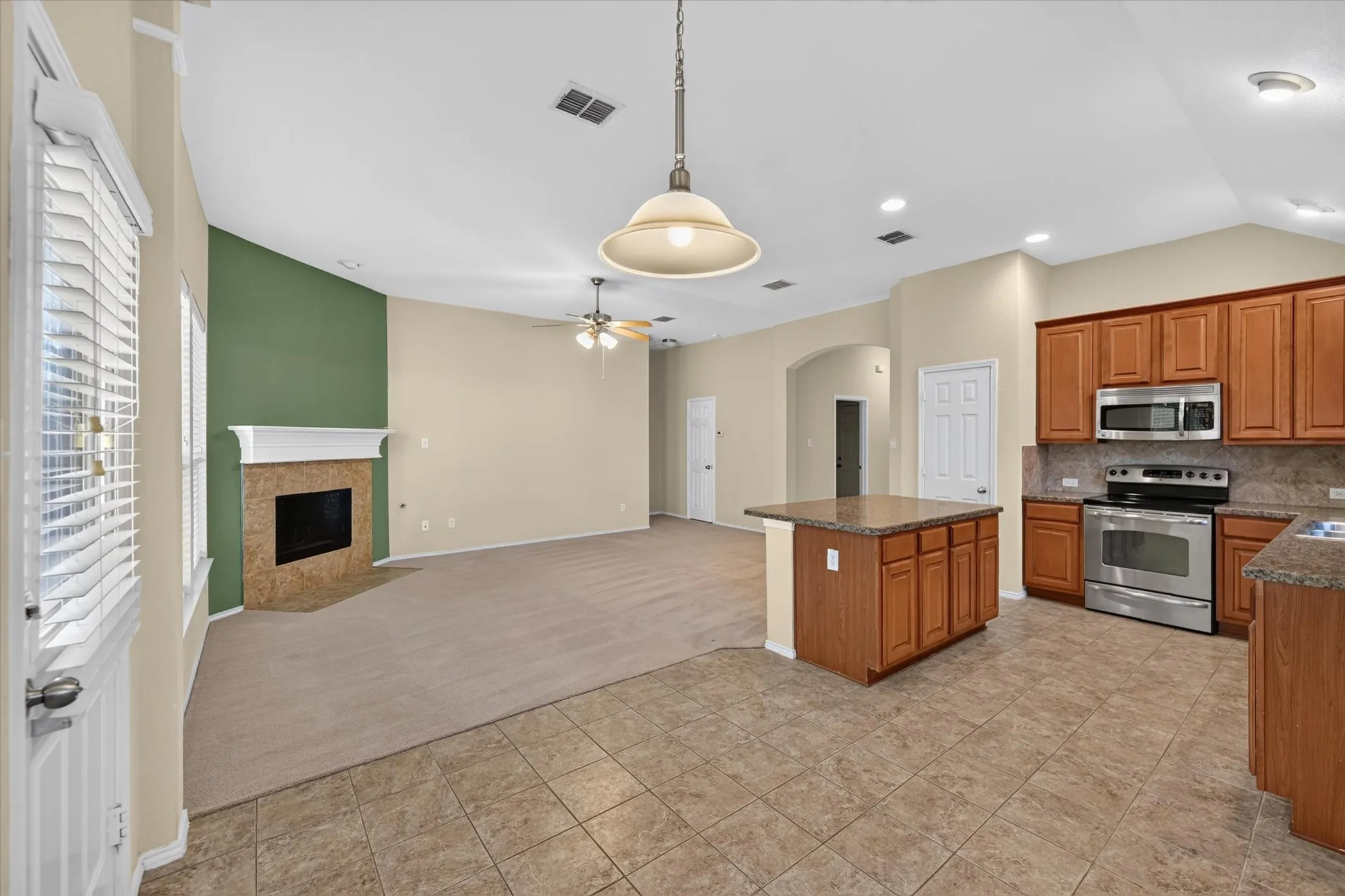 Single Family Residence For Rent in Collin County , 1136 Ainsworth Drive, Anna, Texas 75409, 3 Bedroom, 2 Bathroom, 2 Garage spaces, 1,684 Sqft, built in 2007, mls#21363685, Real Estate Agent in Anna, Homes For Rent in Collin county, Homes For Rent in Anna, Realtor in Anna Texas, Real Estate Brokerage Independent Realty Texas, Luminita Cordes Realtor
