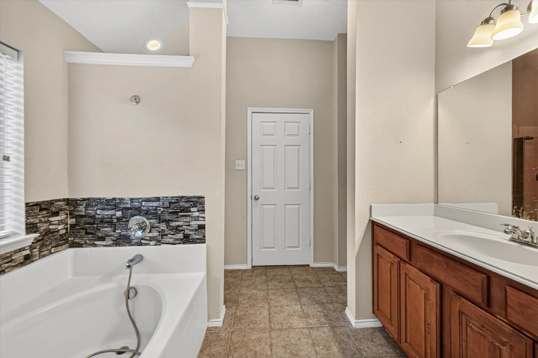Single Family Residence For Rent in Collin County , 1136 Ainsworth Drive, Anna, Texas 75409, 3 Bedroom, 2 Bathroom, 2 Garage spaces, 1,684 Sqft, built in 2007, mls#21363685, Real Estate Agent in Anna, Homes For Rent in Collin county, Homes For Rent in Anna, Realtor in Anna Texas, Real Estate Brokerage Independent Realty Texas, Luminita Cordes Realtor