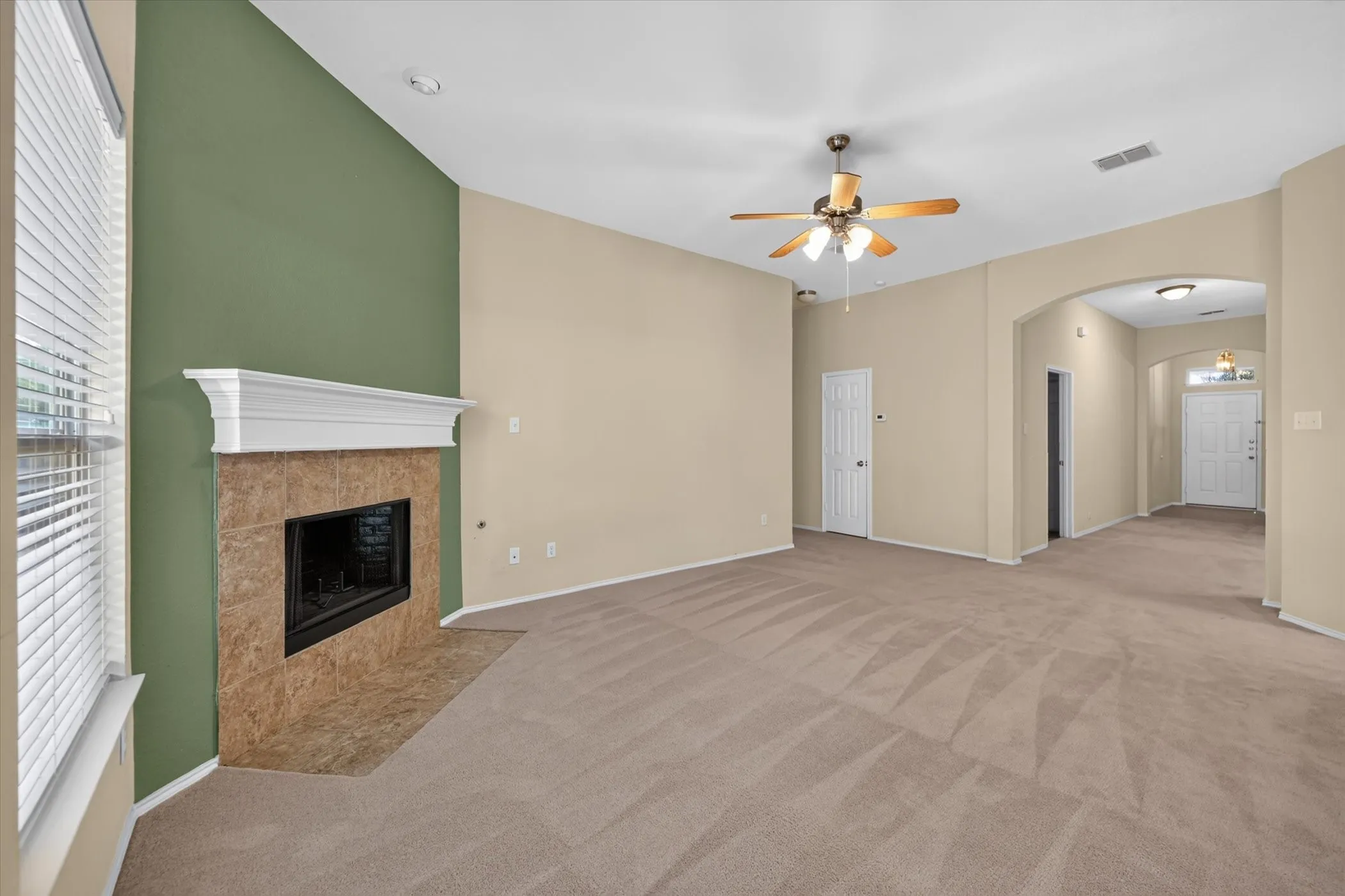 Single Family Residence For Rent in Collin County , 1136 Ainsworth Drive, Anna, Texas 75409, 3 Bedroom, 2 Bathroom, 2 Garage spaces, 1,684 Sqft, built in 2007, mls#21363685, Real Estate Agent in Anna, Homes For Rent in Collin county, Homes For Rent in Anna, Realtor in Anna Texas, Real Estate Brokerage Independent Realty Texas, Luminita Cordes Realtor