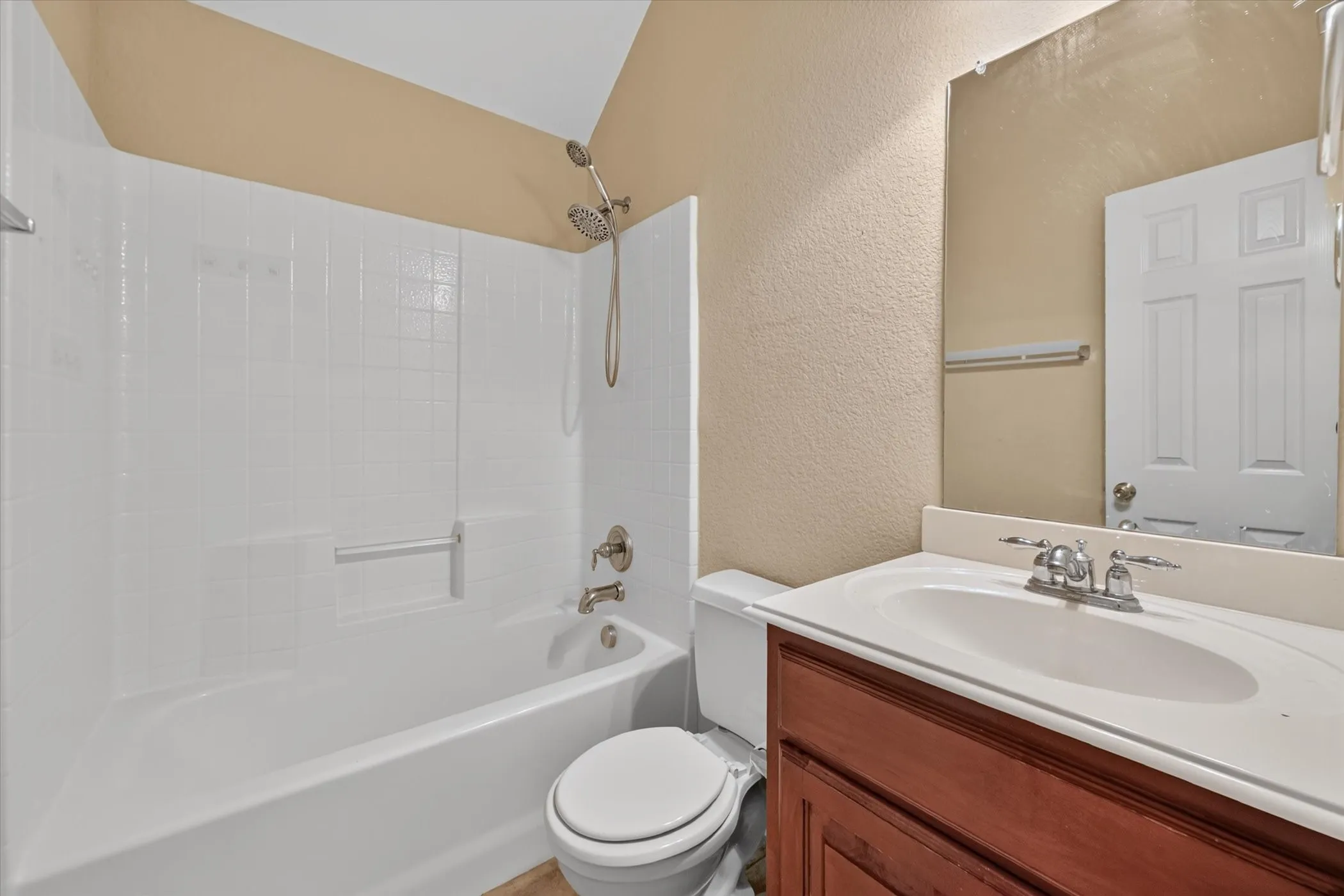 Single Family Residence For Rent in Collin County , 1136 Ainsworth Drive, Anna, Texas 75409, 3 Bedroom, 2 Bathroom, 2 Garage spaces, 1,684 Sqft, built in 2007, mls#21363685, Real Estate Agent in Anna, Homes For Rent in Collin county, Homes For Rent in Anna, Realtor in Anna Texas, Real Estate Brokerage Independent Realty Texas, Luminita Cordes Realtor