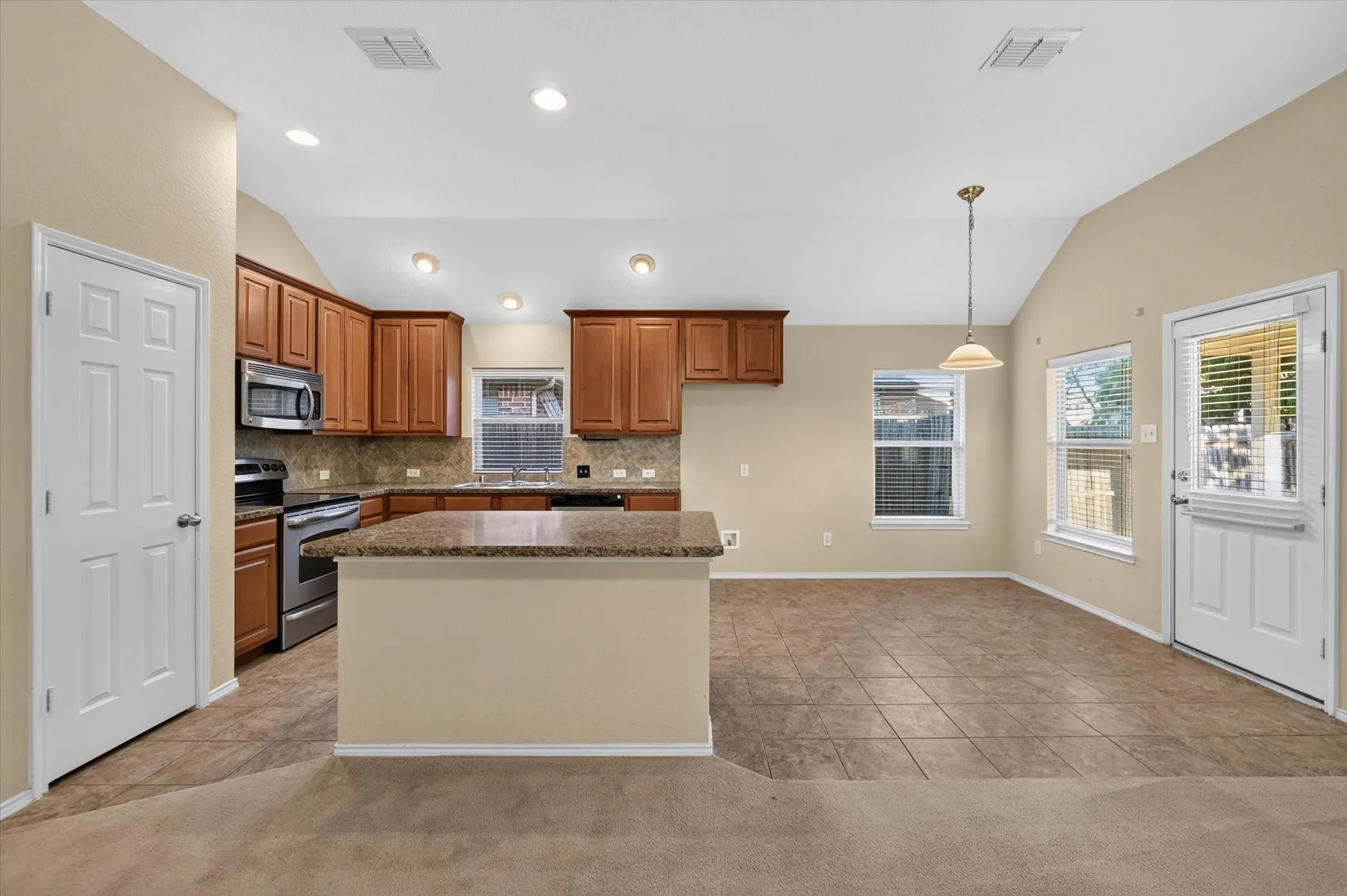 Single Family Residence For Rent in Collin County , 1136 Ainsworth Drive, Anna, Texas 75409, 3 Bedroom, 2 Bathroom, 2 Garage spaces, 1,684 Sqft, built in 2007, mls#21363685, Real Estate Agent in Anna, Homes For Rent in Collin county, Homes For Rent in Anna, Realtor in Anna Texas, Real Estate Brokerage Independent Realty Texas, Luminita Cordes Realtor