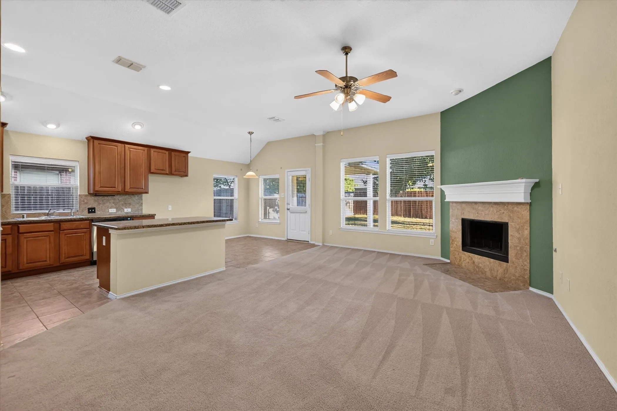 Single Family Residence For Rent in Collin County , 1136 Ainsworth Drive, Anna, Texas 75409, 3 Bedroom, 2 Bathroom, 2 Garage spaces, 1,684 Sqft, built in 2007, mls#21363685, Real Estate Agent in Anna, Homes For Rent in Collin county, Homes For Rent in Anna, Realtor in Anna Texas, Real Estate Brokerage Independent Realty Texas, Luminita Cordes Realtor